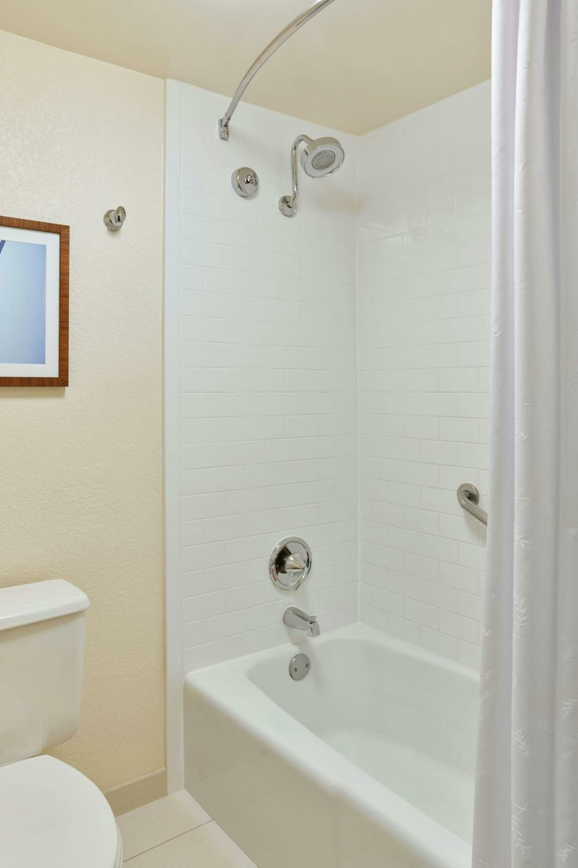 Large King Room with Sofa Bed - Hearing Accessible