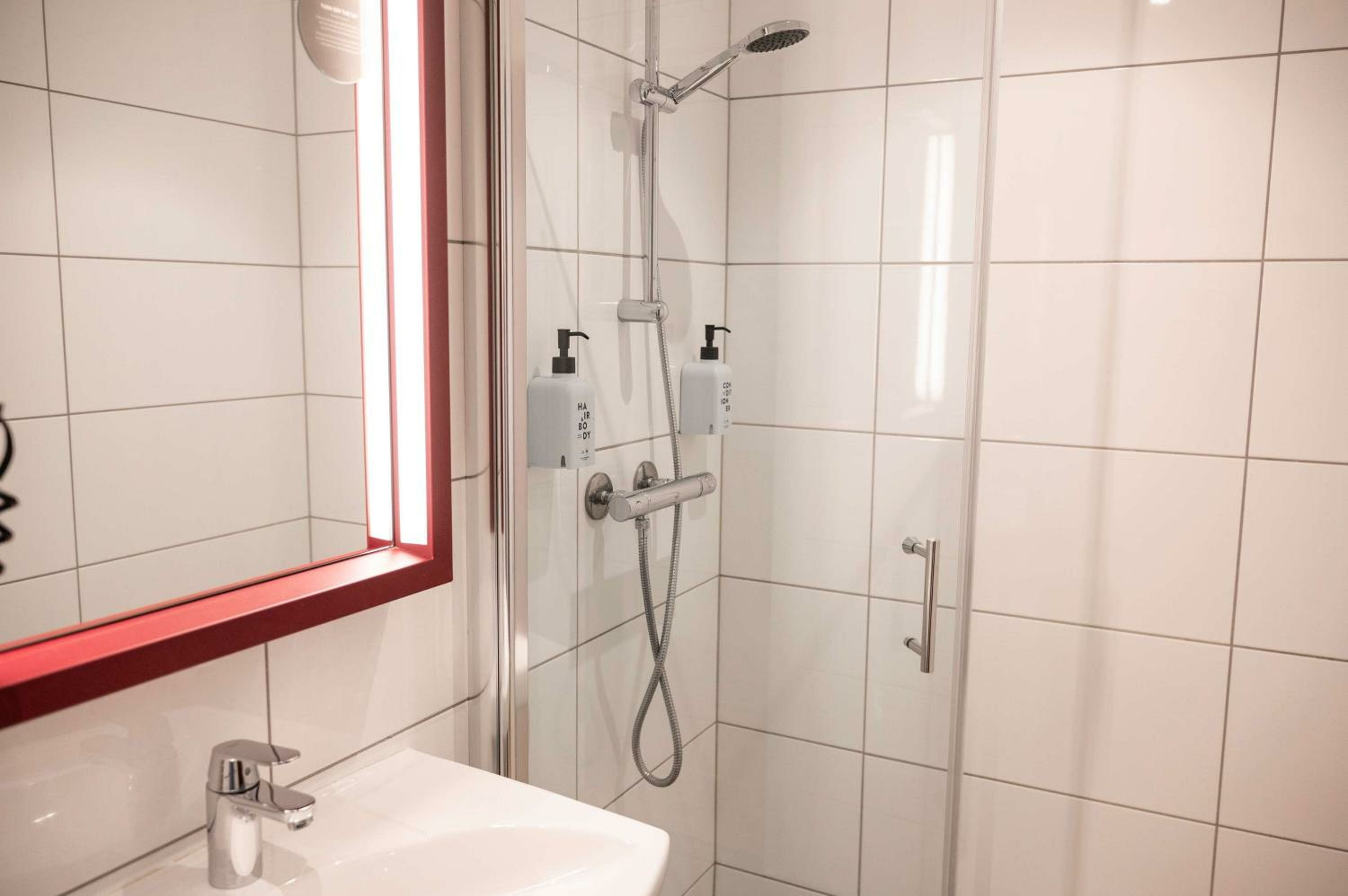 Family Room (2 Adults + 2 Children)