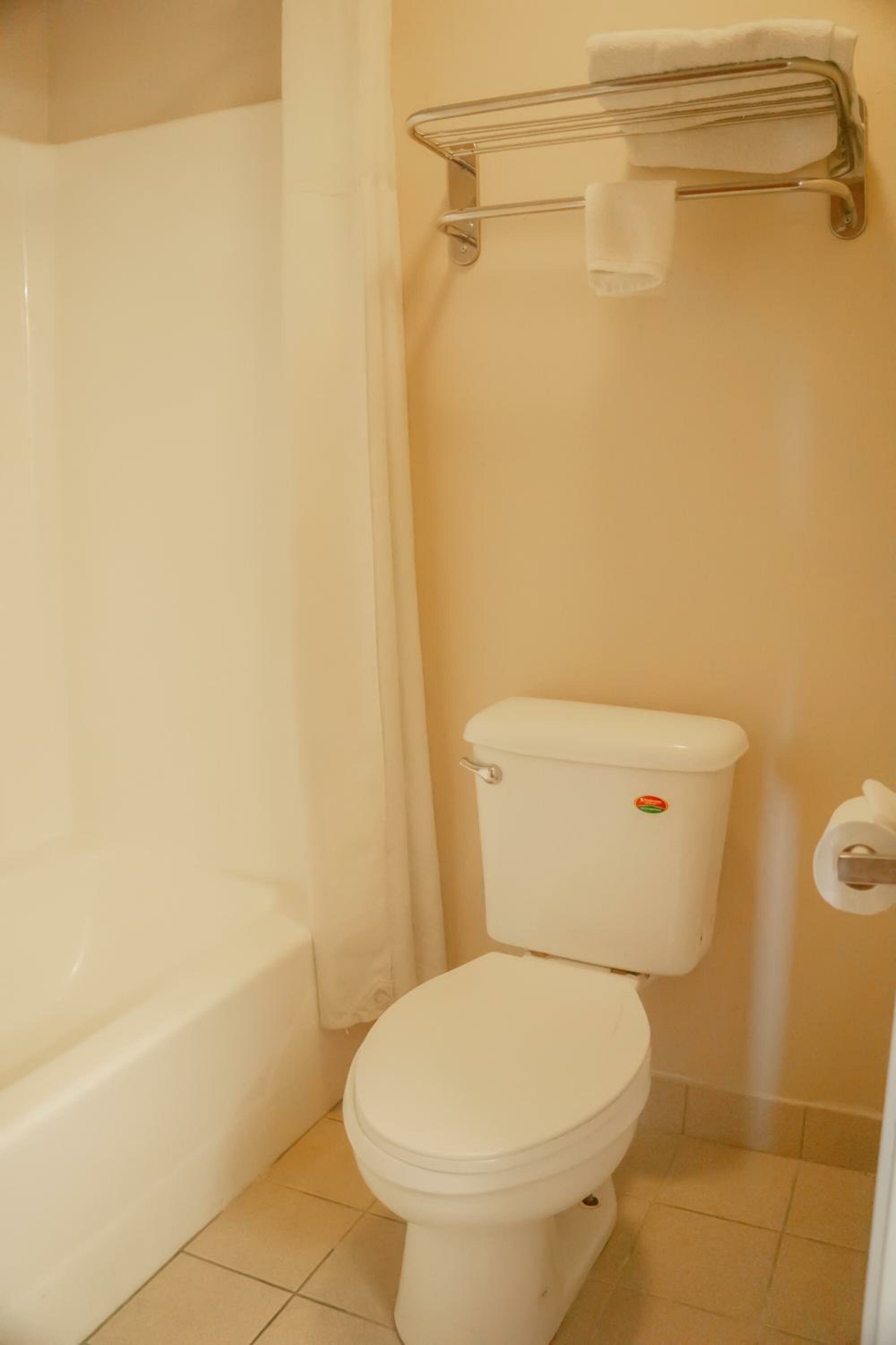 2 Full Bed Smoking with Kitchen