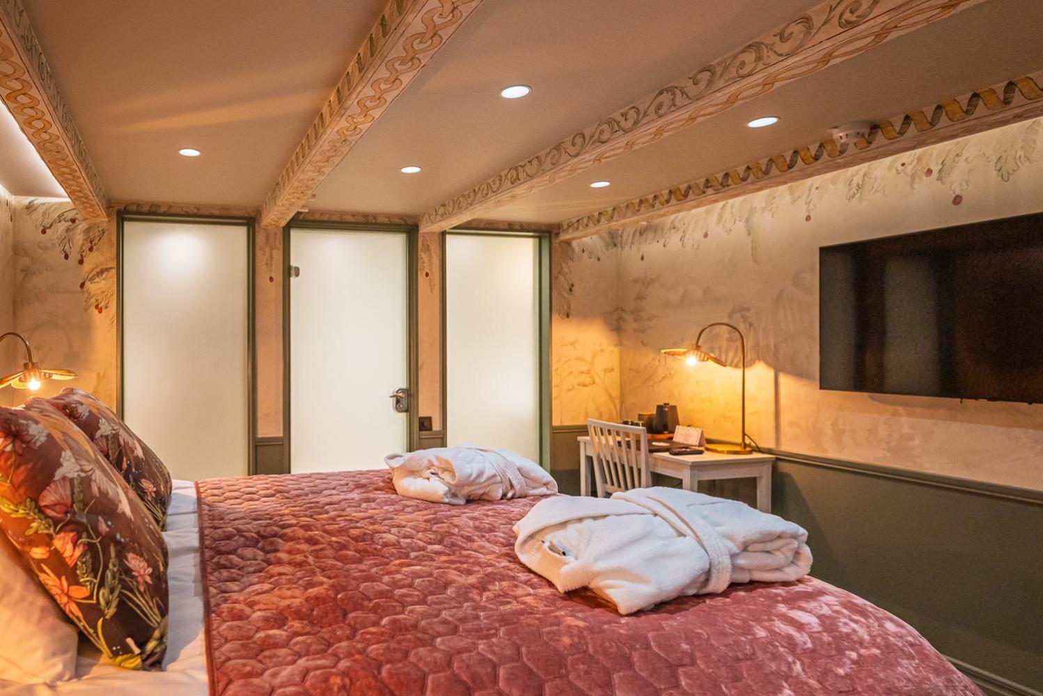 The 17th-Century Cellar - No Window