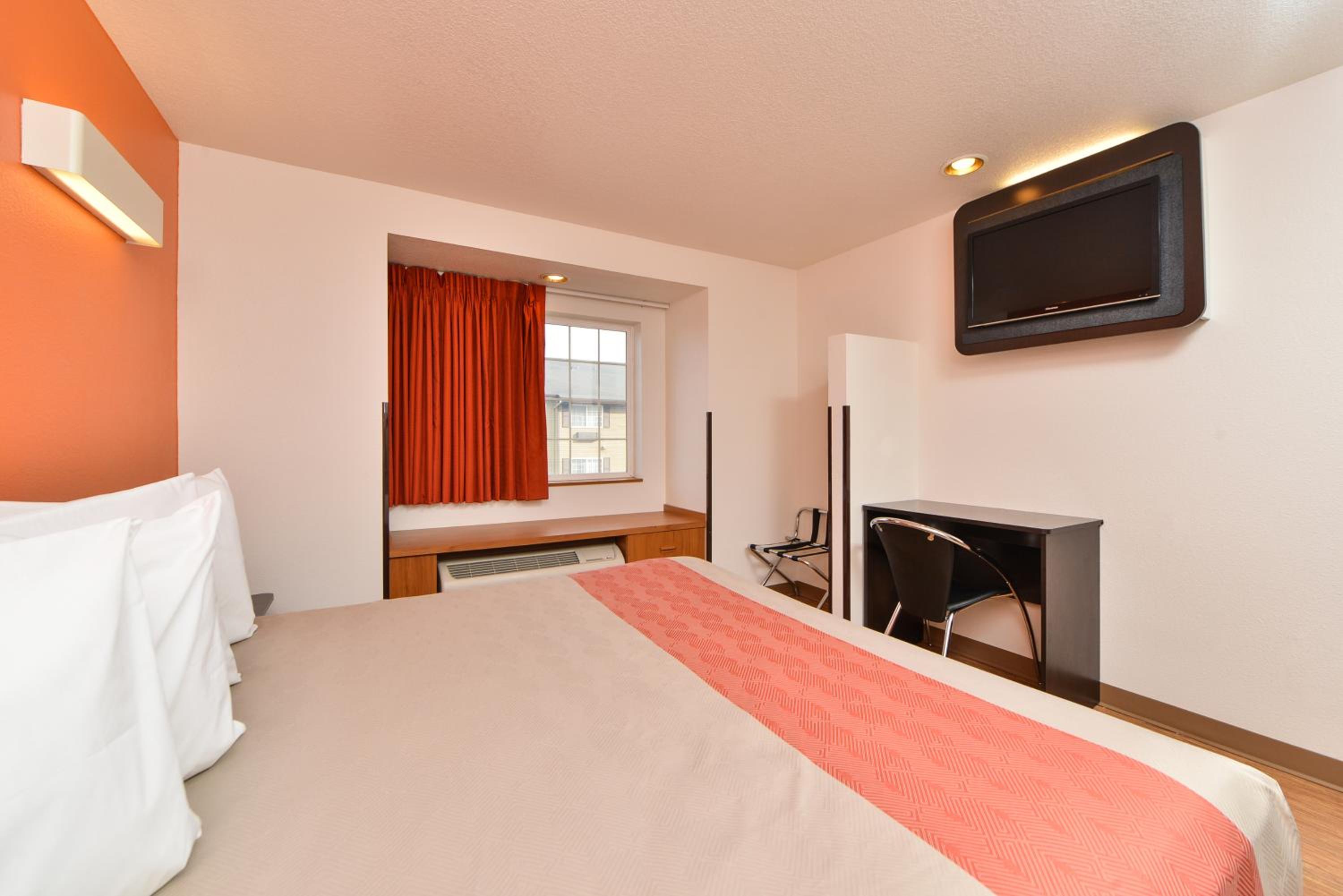 Queen Room - Non-Smoking