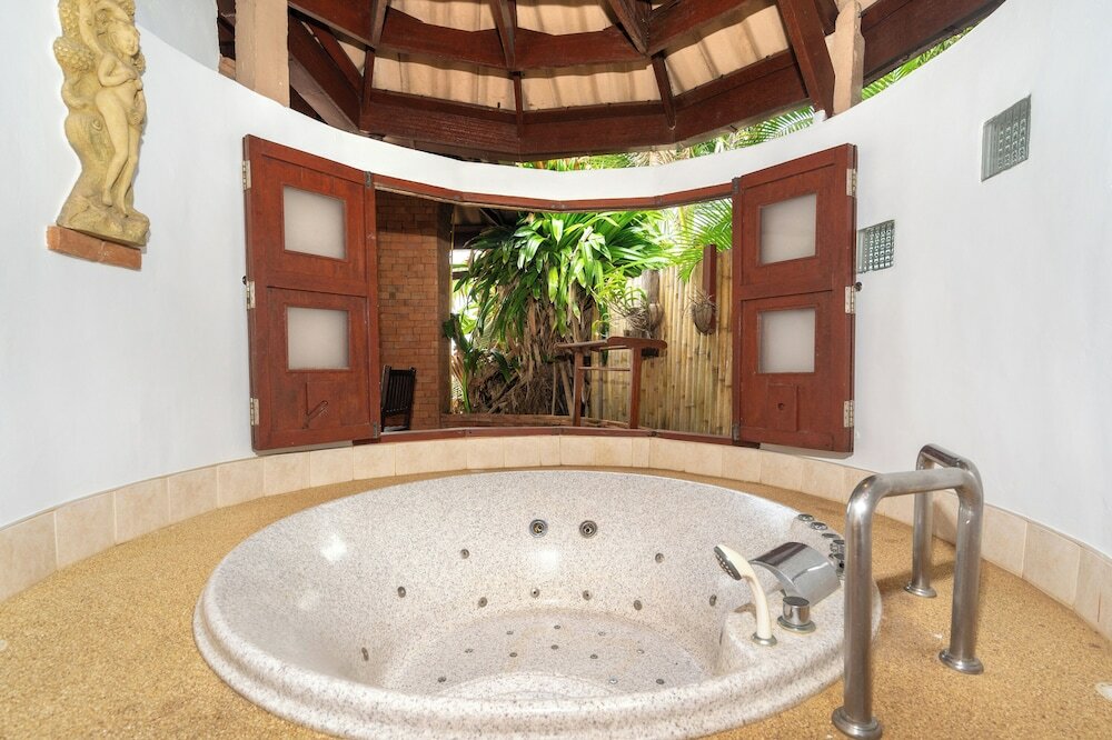 Room, Hot Tub, Beach View