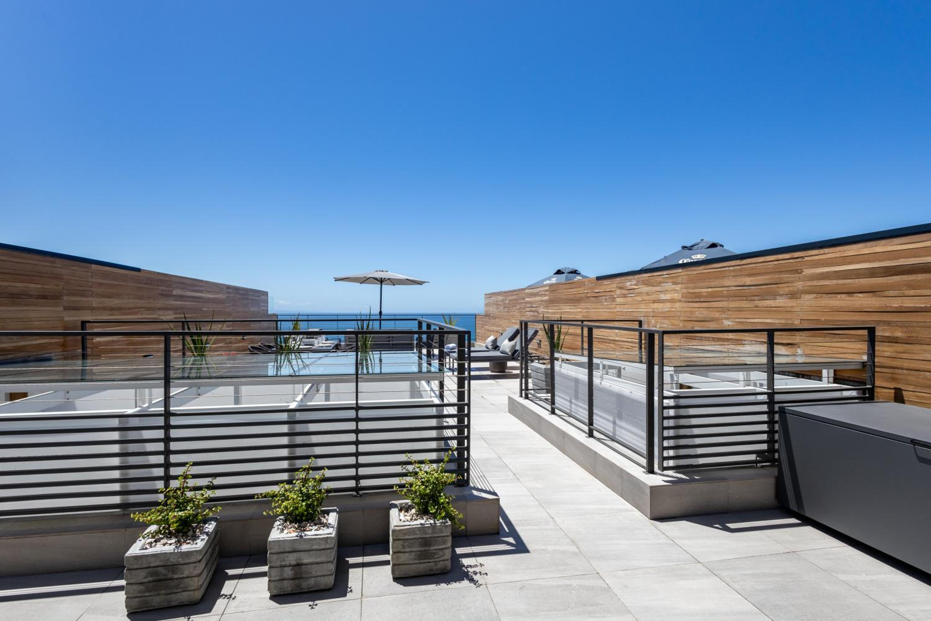 Two Bedroom Luxury Penthouse Apartment 404