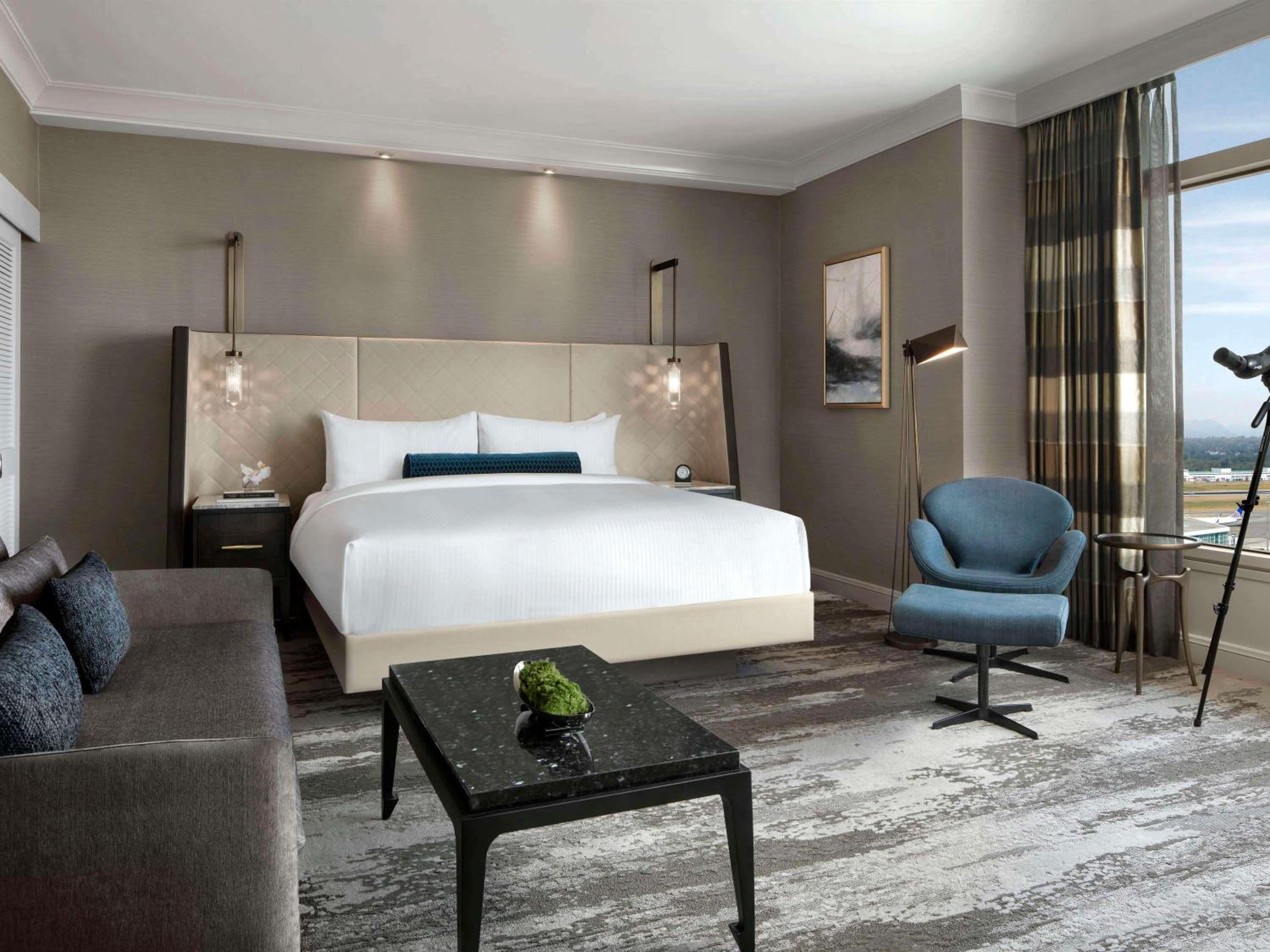 Fairmont Gold Junior King Suite