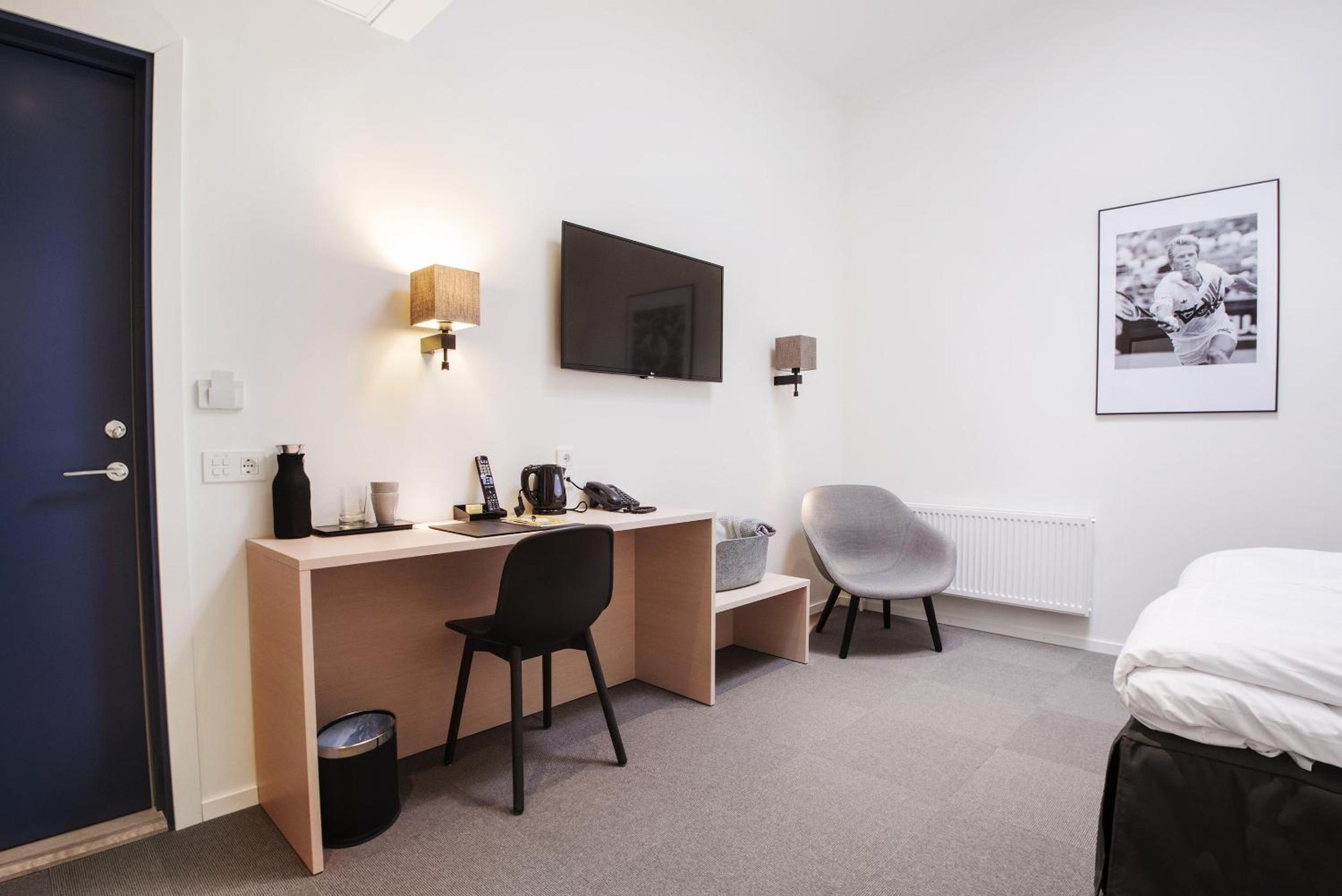 Economy Twin Room - No Window/Non-Smoking