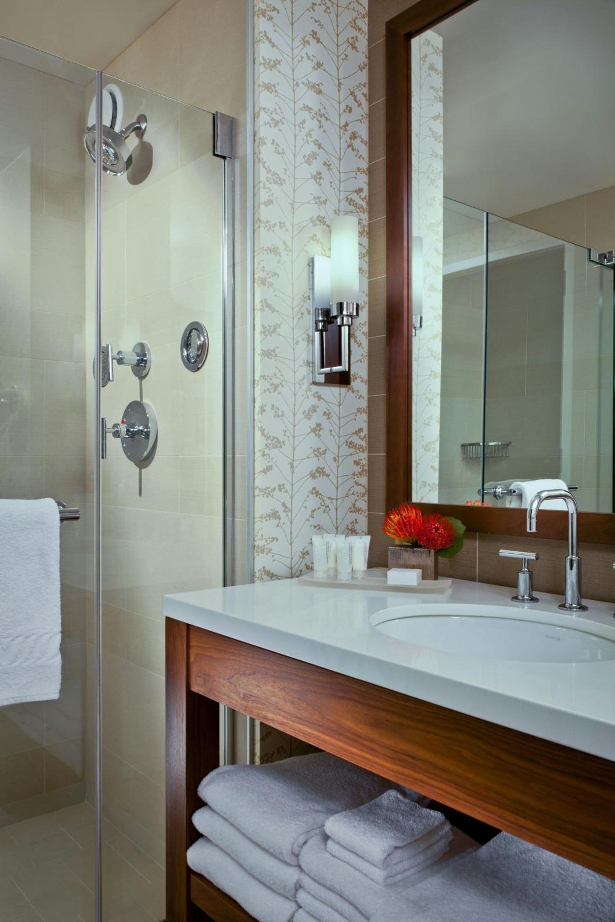 King Room - High Floor/Executive Lounge Access