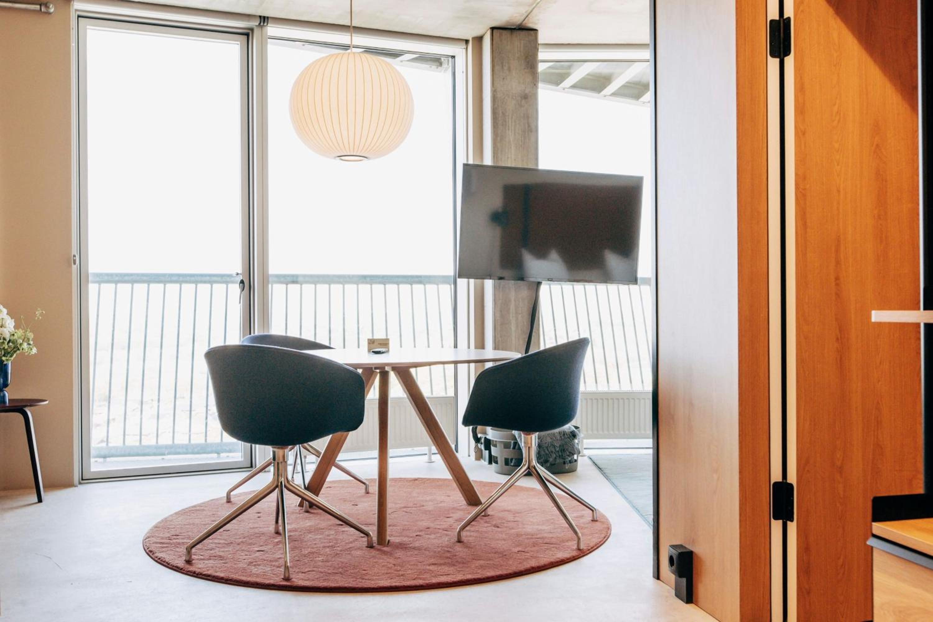 Family Studio with King and Sofa Bed - Sky View