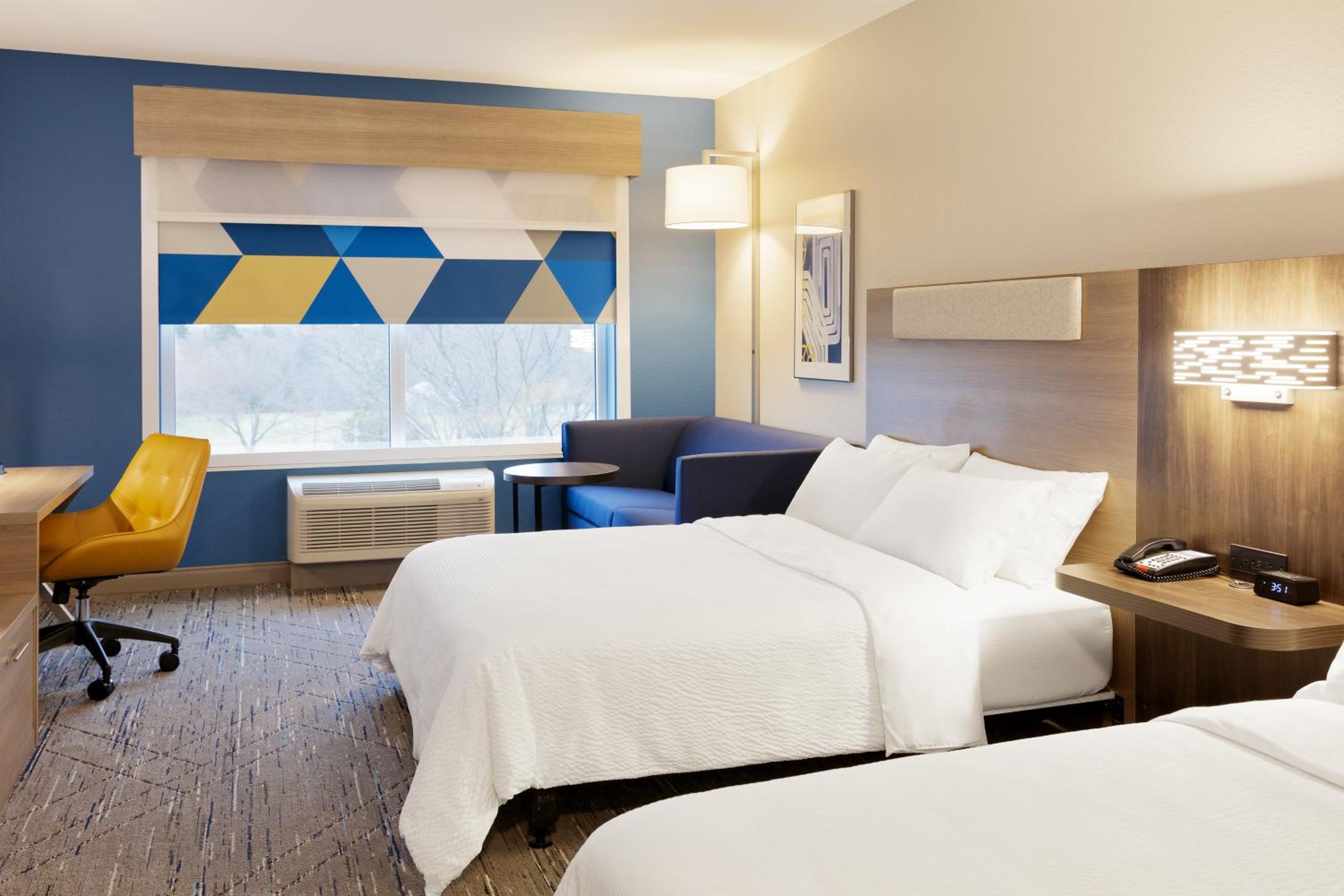 Queen Suite with Two Queen Beds