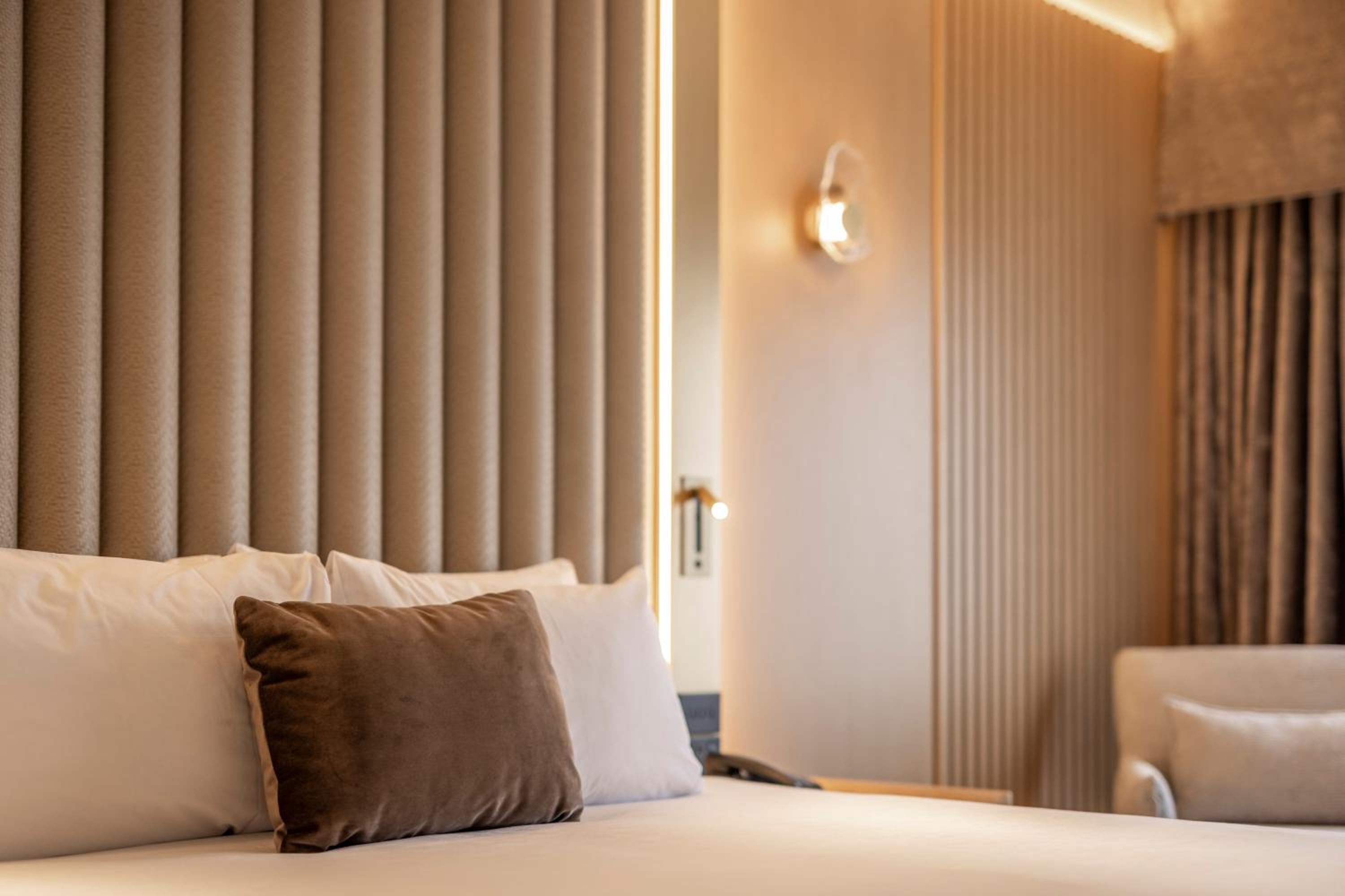 Premier Deluxe 1 King