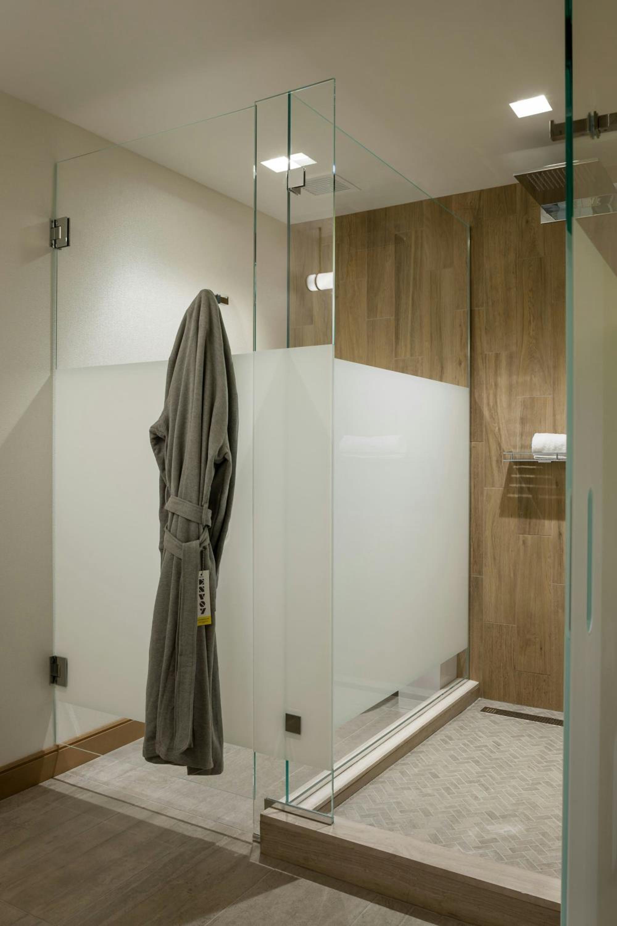 King Room with Roll-in Shower - Mobility and Hearing Accessible