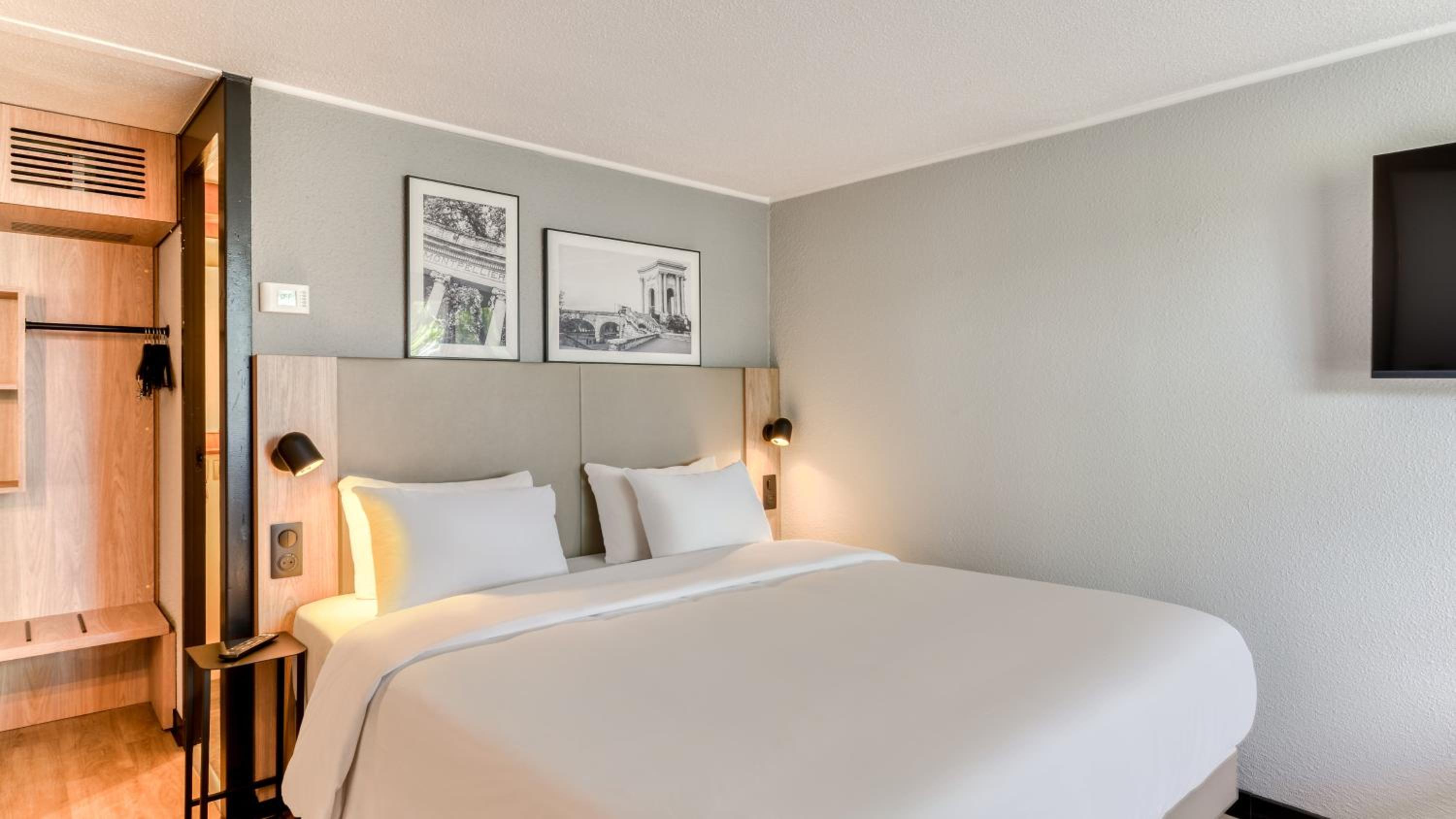 Superior Room - 1 King Bed