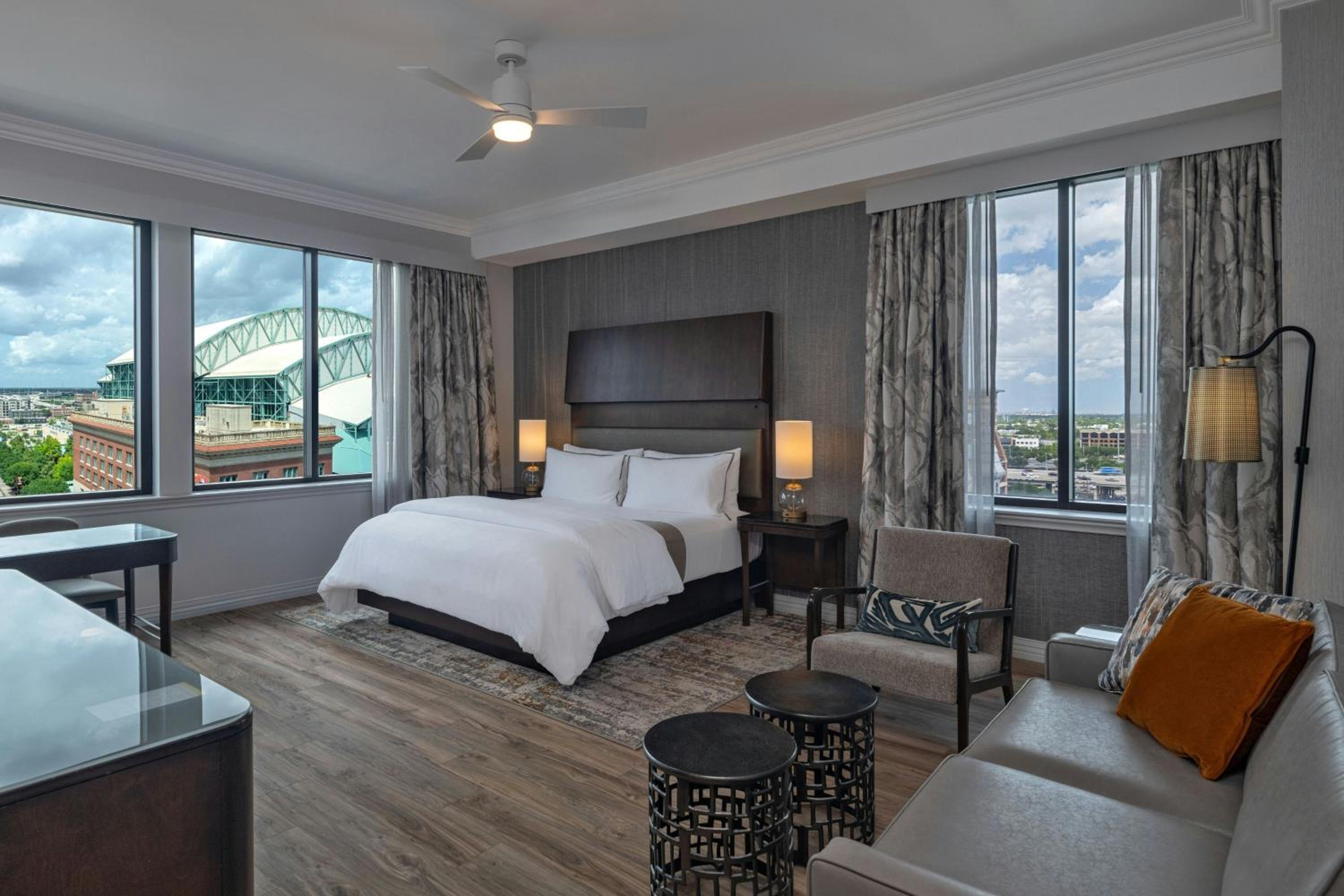 Corner King Suite with Sofa Bed and Tub - Mobility/Hearing Accessible