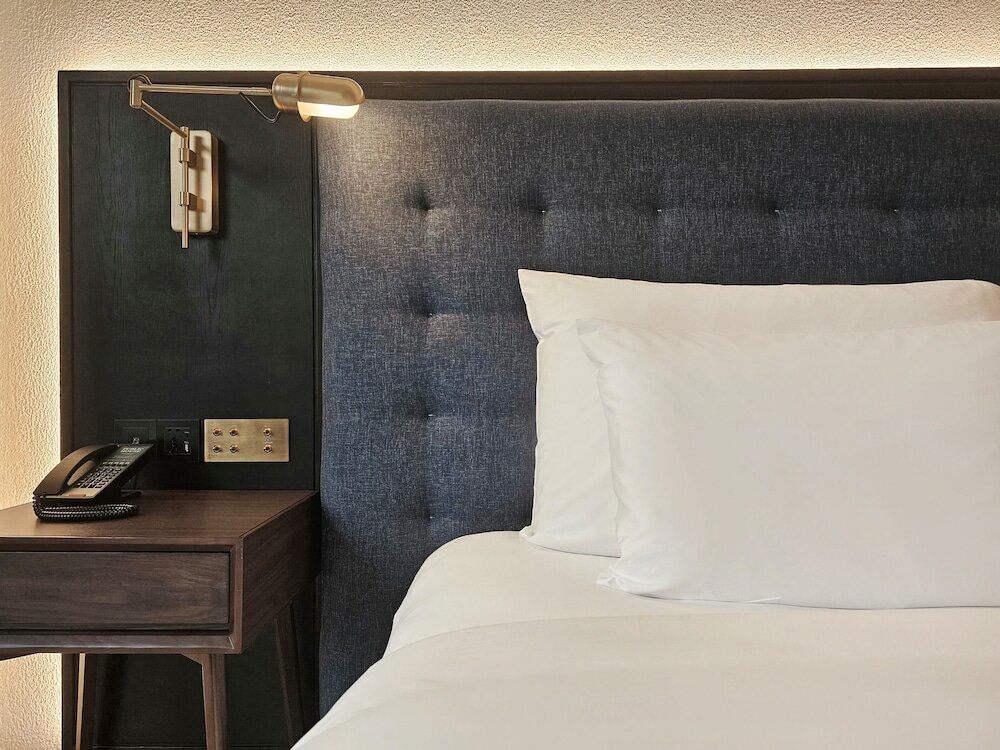 Room, 1 King Bed (Uptown)