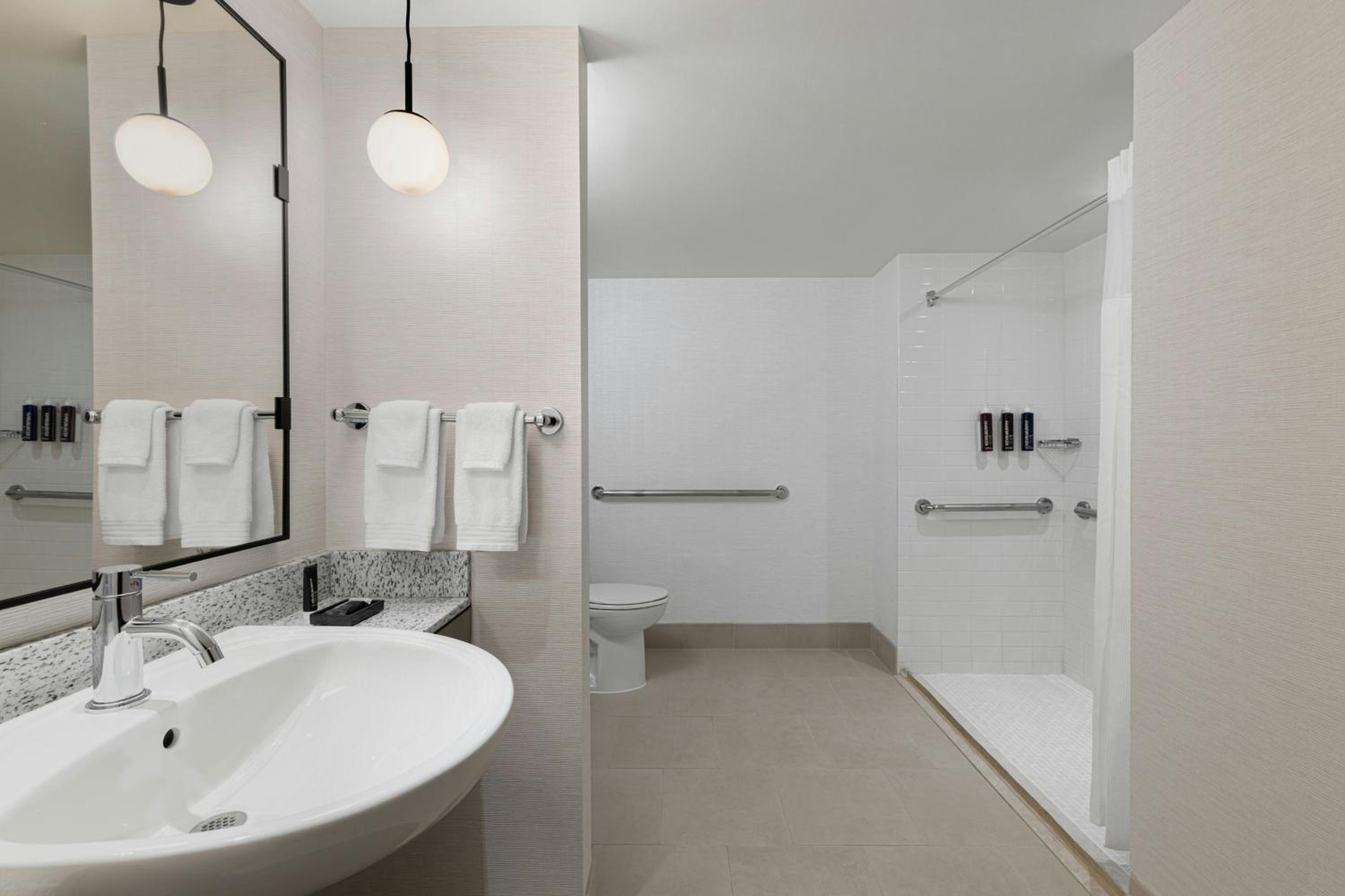 King Room - Club Level - Mobility/Hearing Accessible with Roll-In Shower