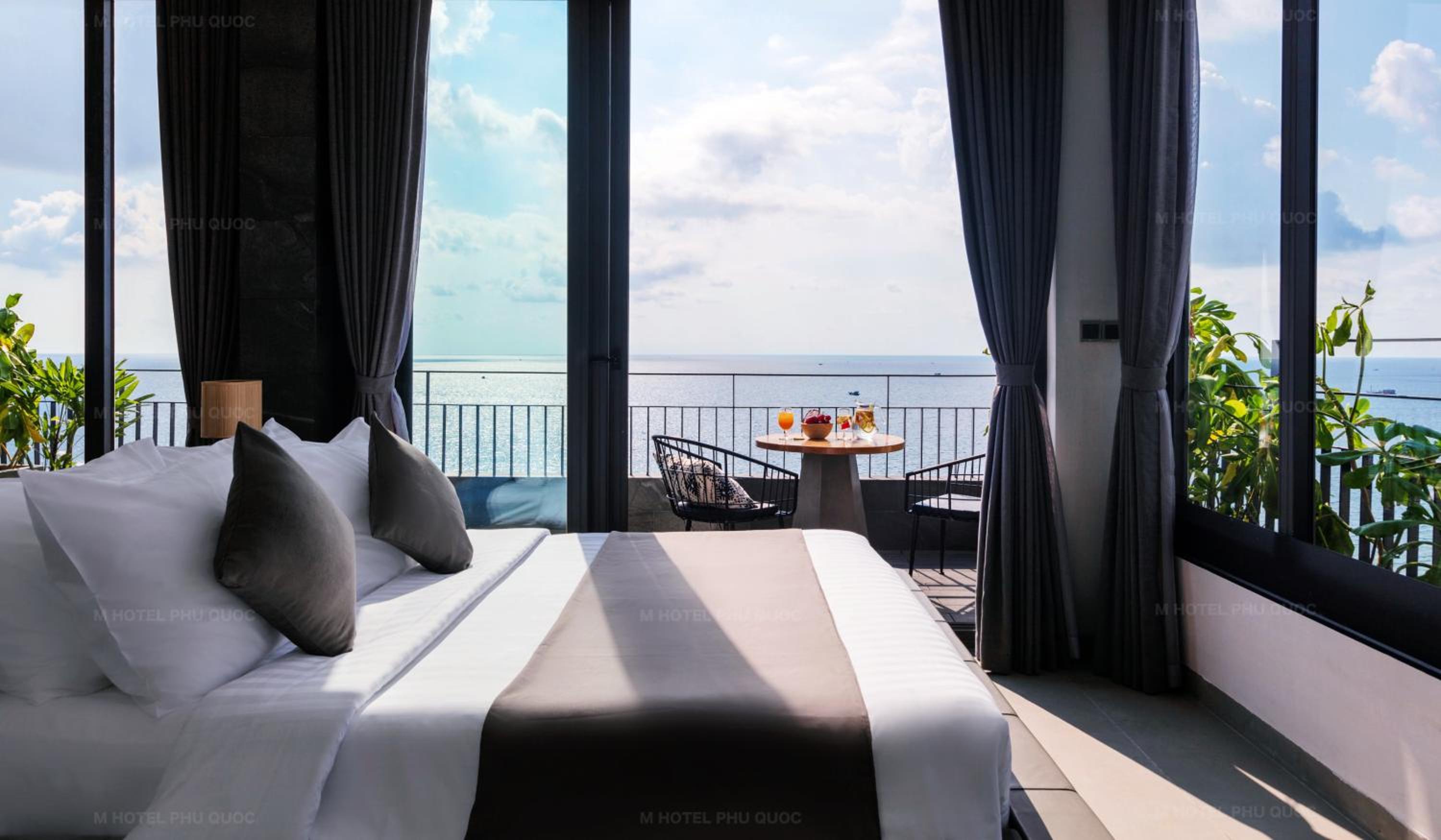 Rooftop Ocean View Suite