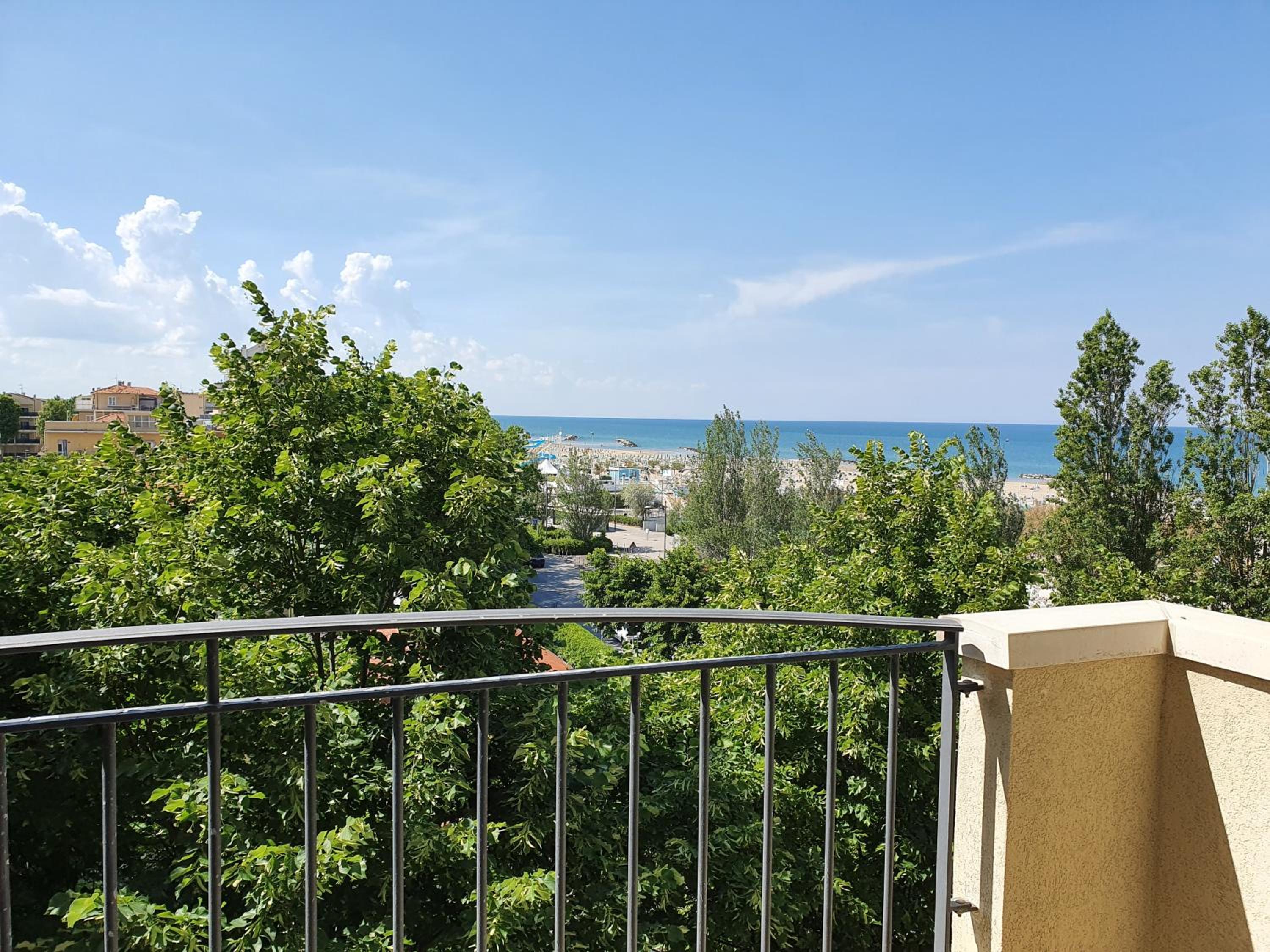 Double or Twin Room with Sea View