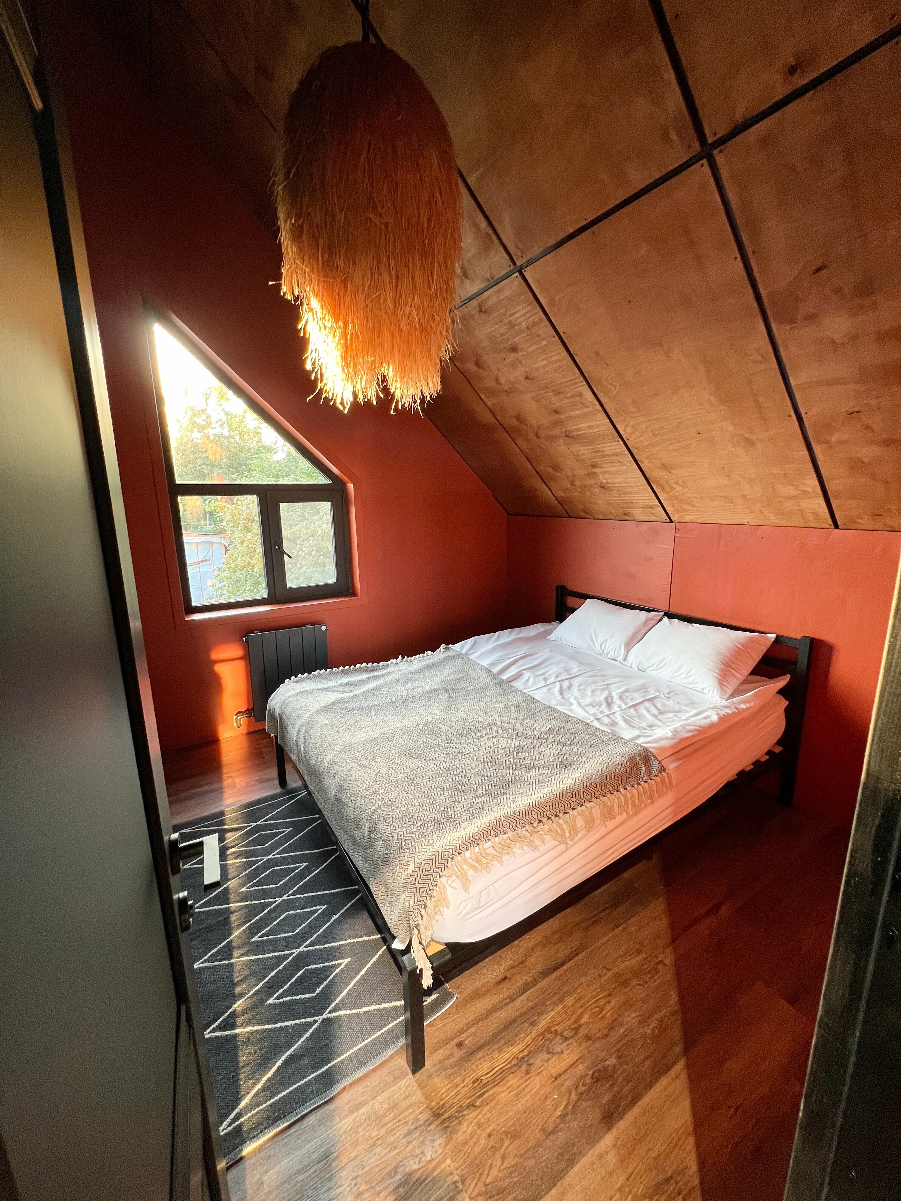 Дом Барн Хаус чёрный 85м2 с уникальным дизайном и тремя изолированными комнатами