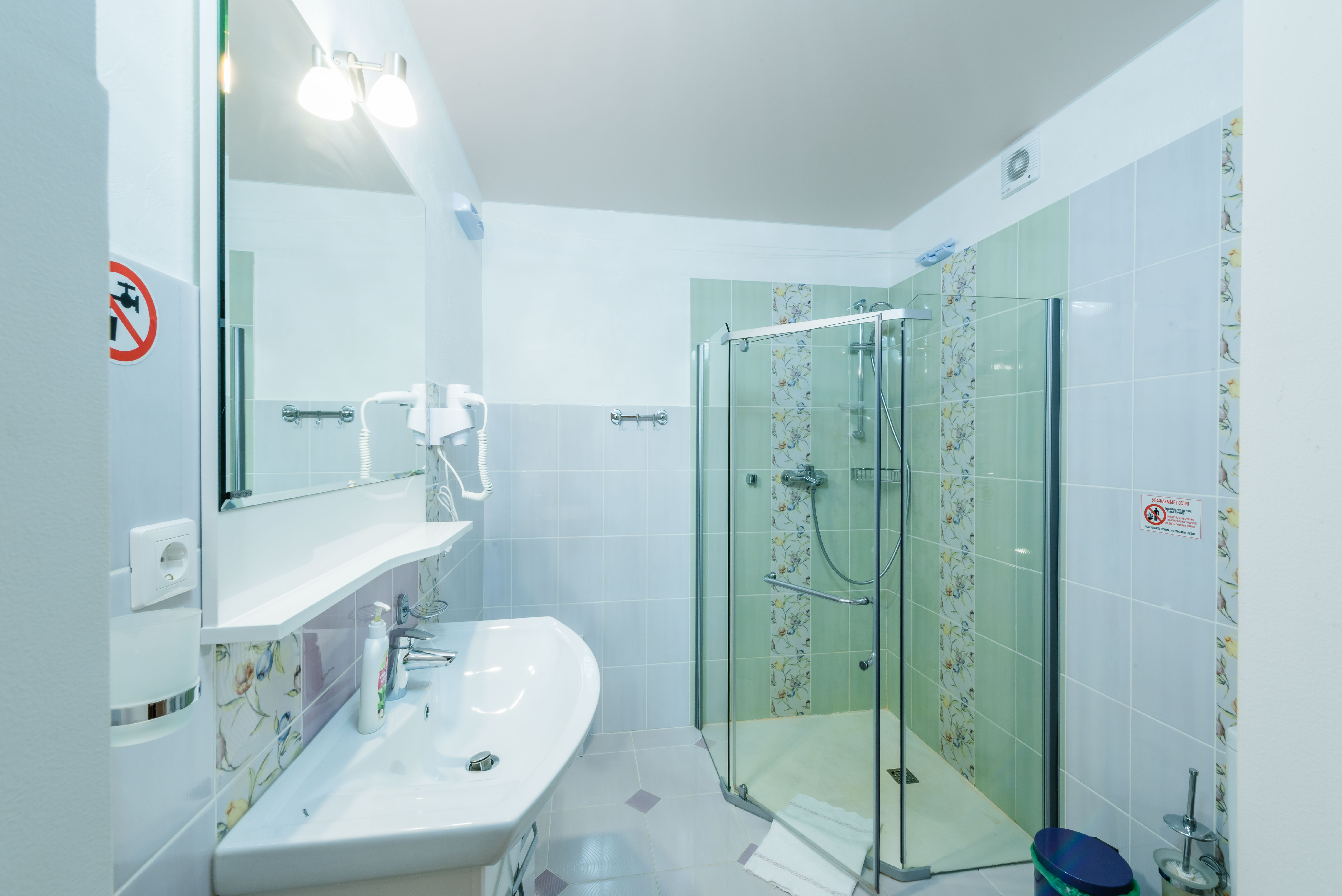 Трехместный номер «Комфорт» с душем