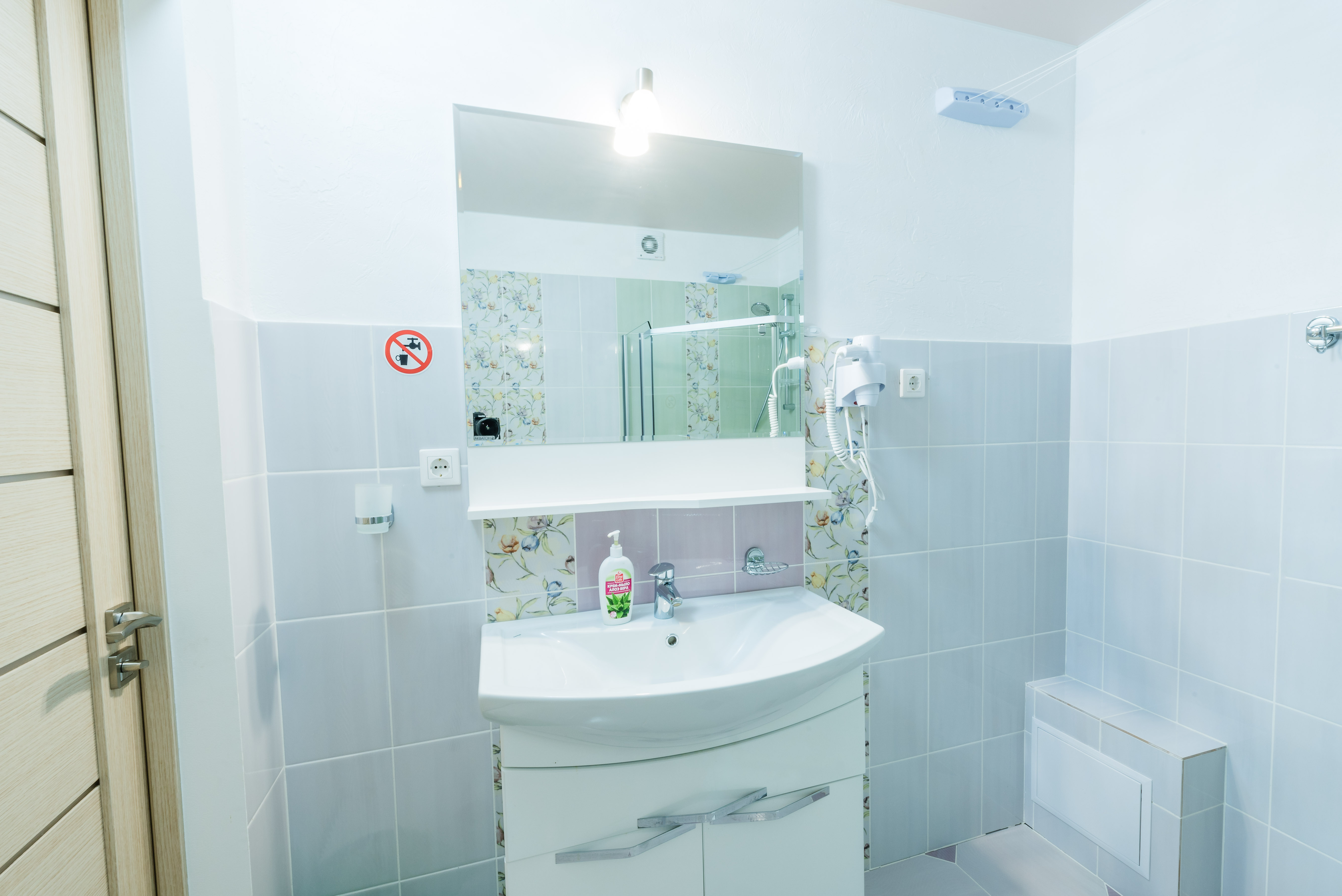 Трехместный номер «Комфорт» с душем