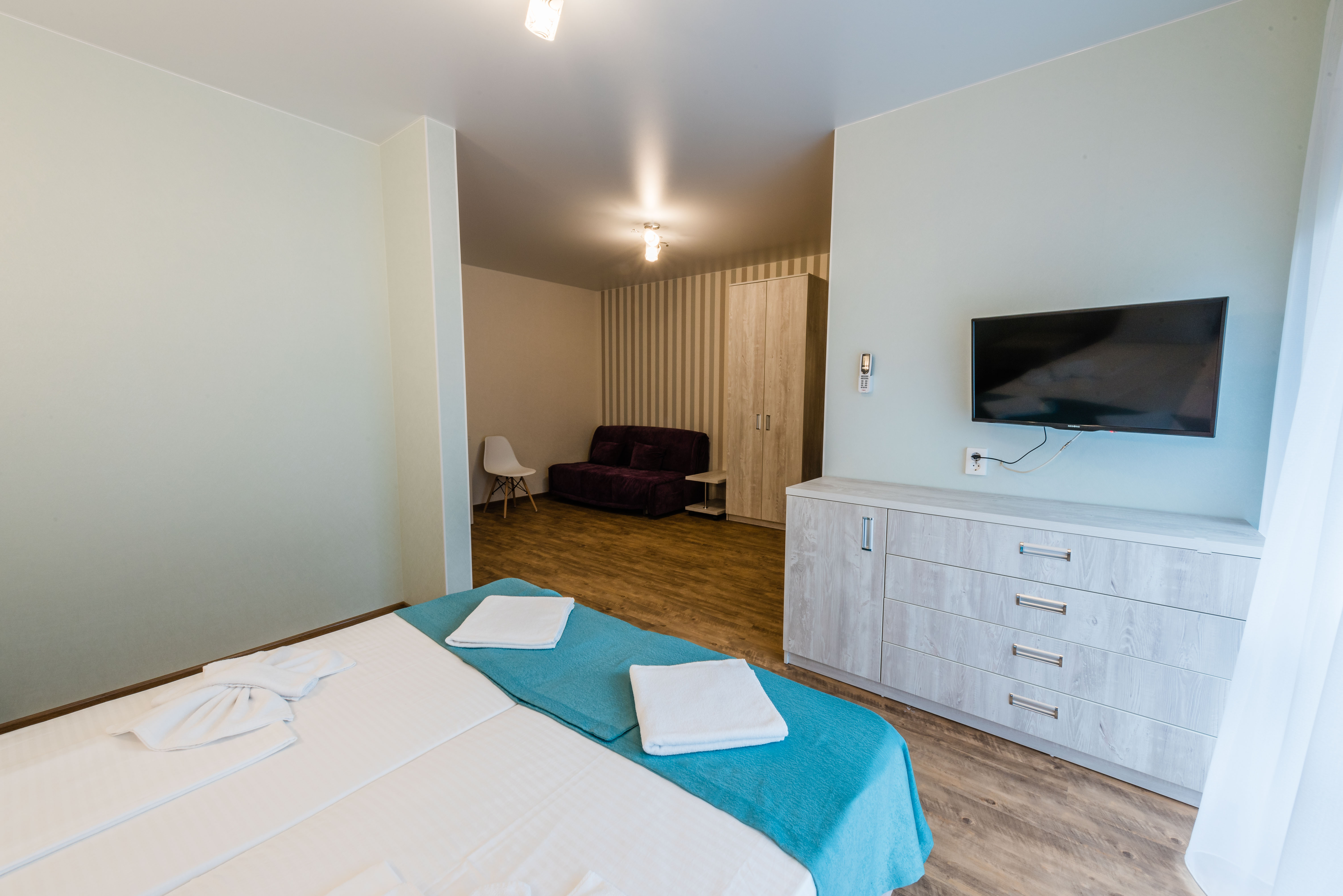 Трехместный номер «Комфорт» с душем