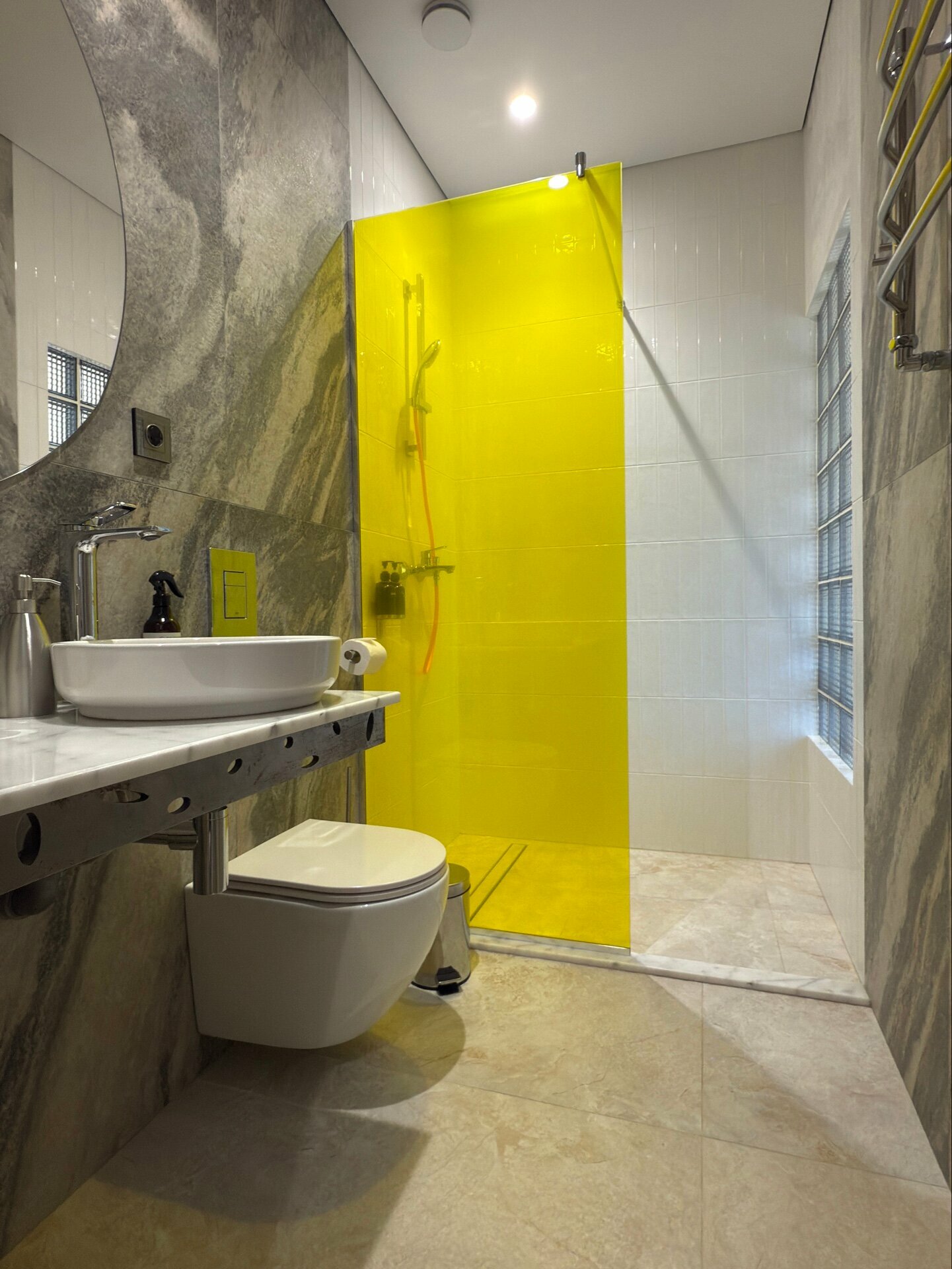 Трехместный номер с видом на бассейн