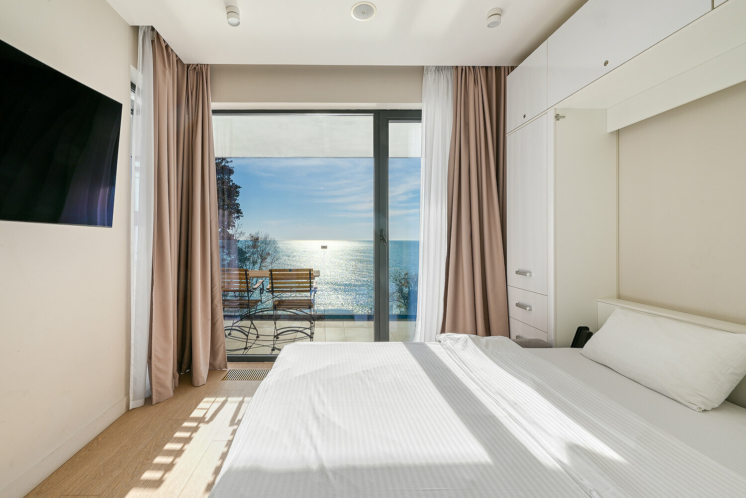 Студия с прямым видом на море  и бассейн №311