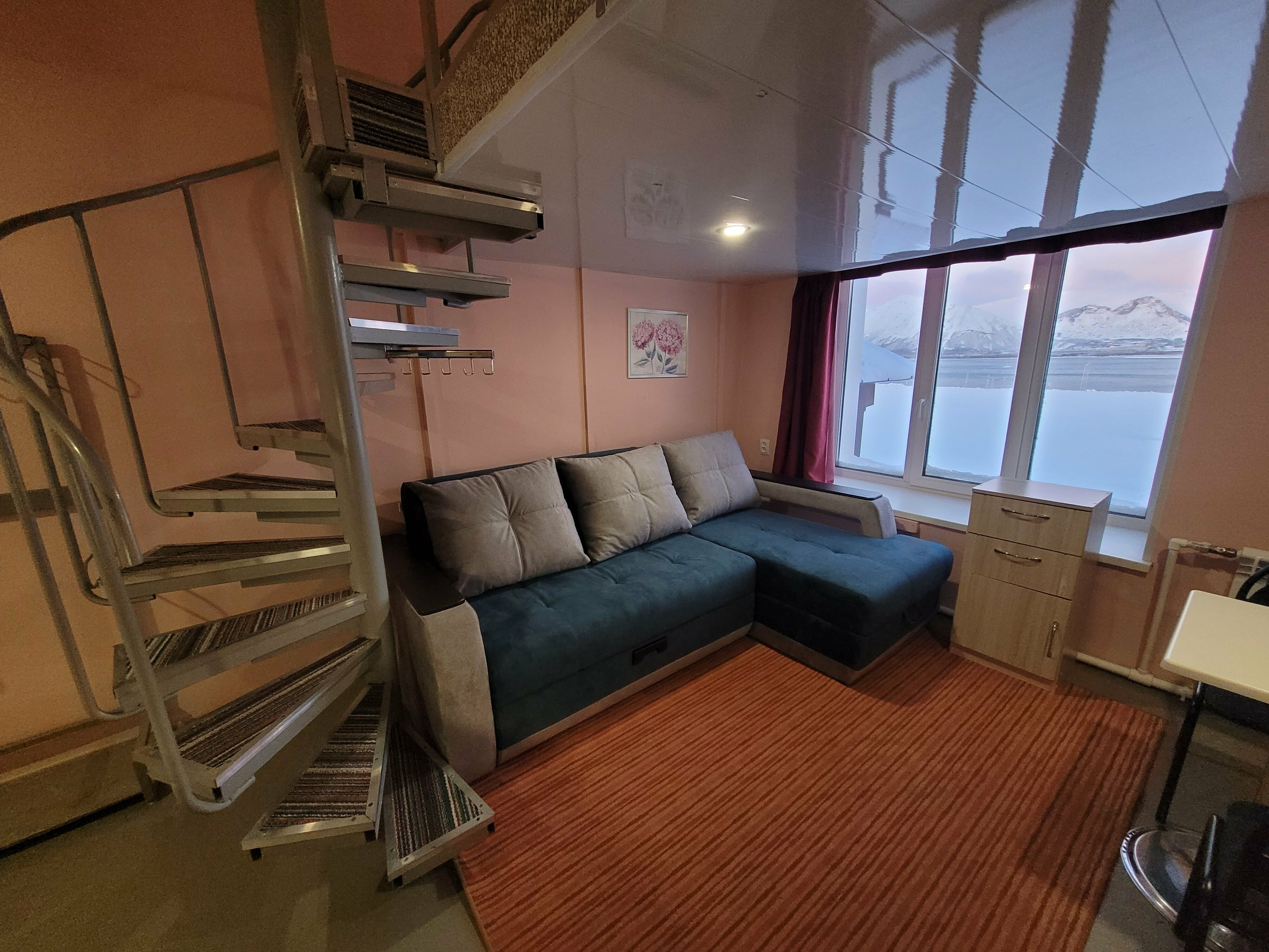 Трехместный номер с видом на горы