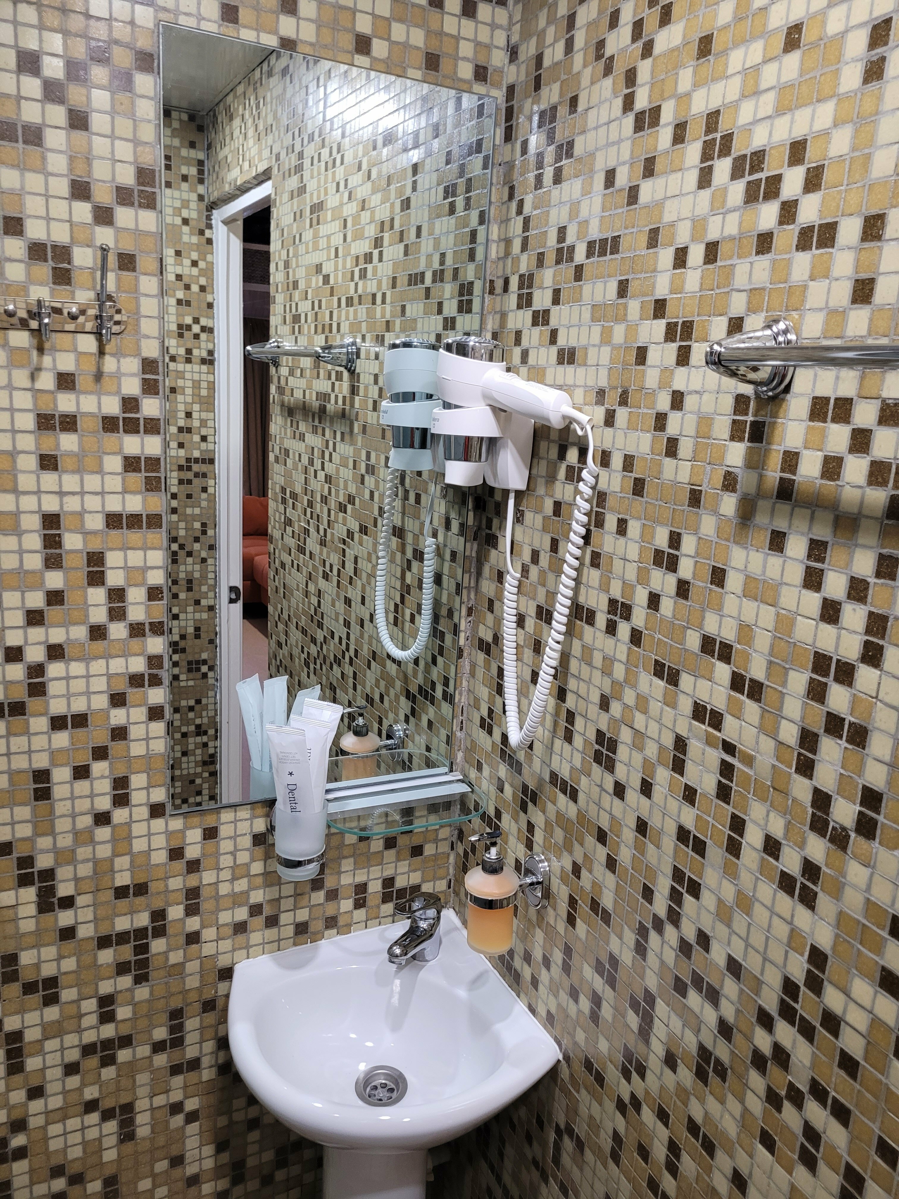 Трехместный номер с видом на горы