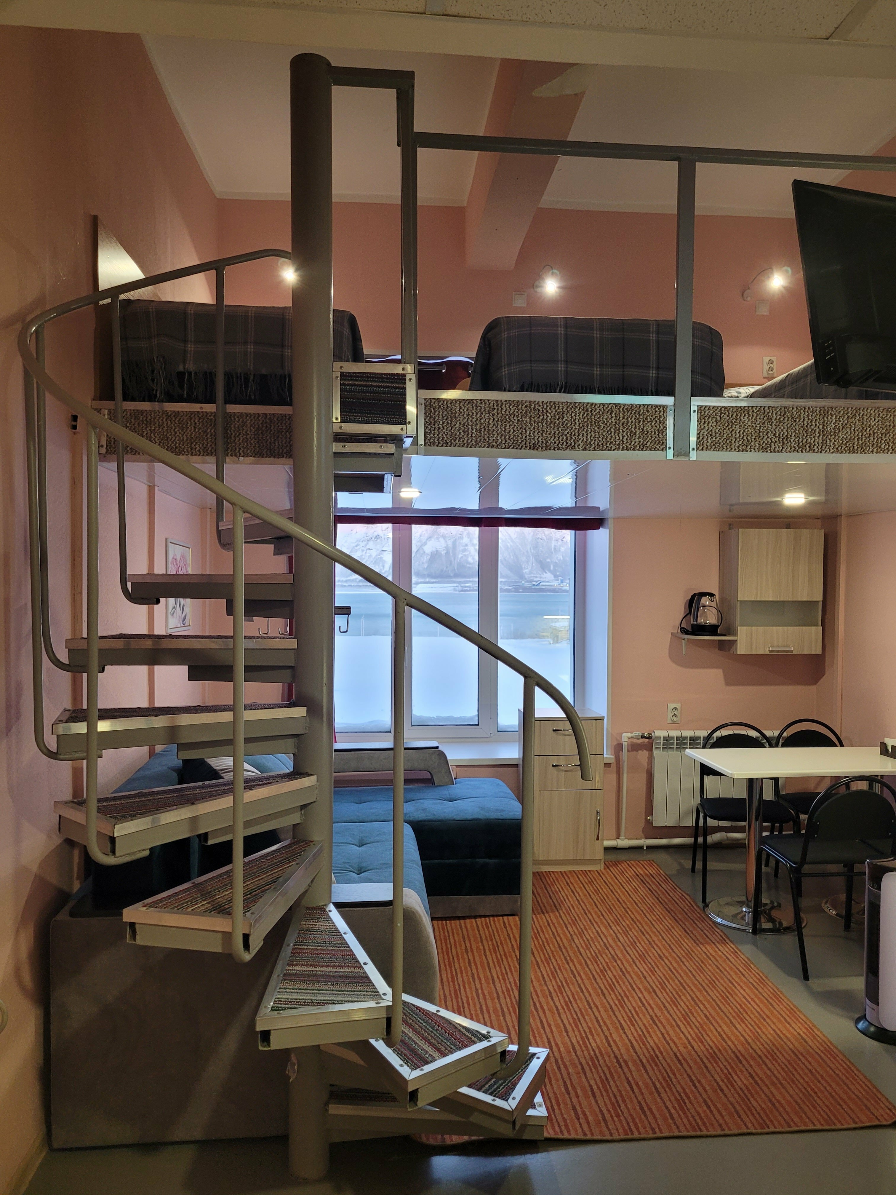 Трехместный номер с видом на горы