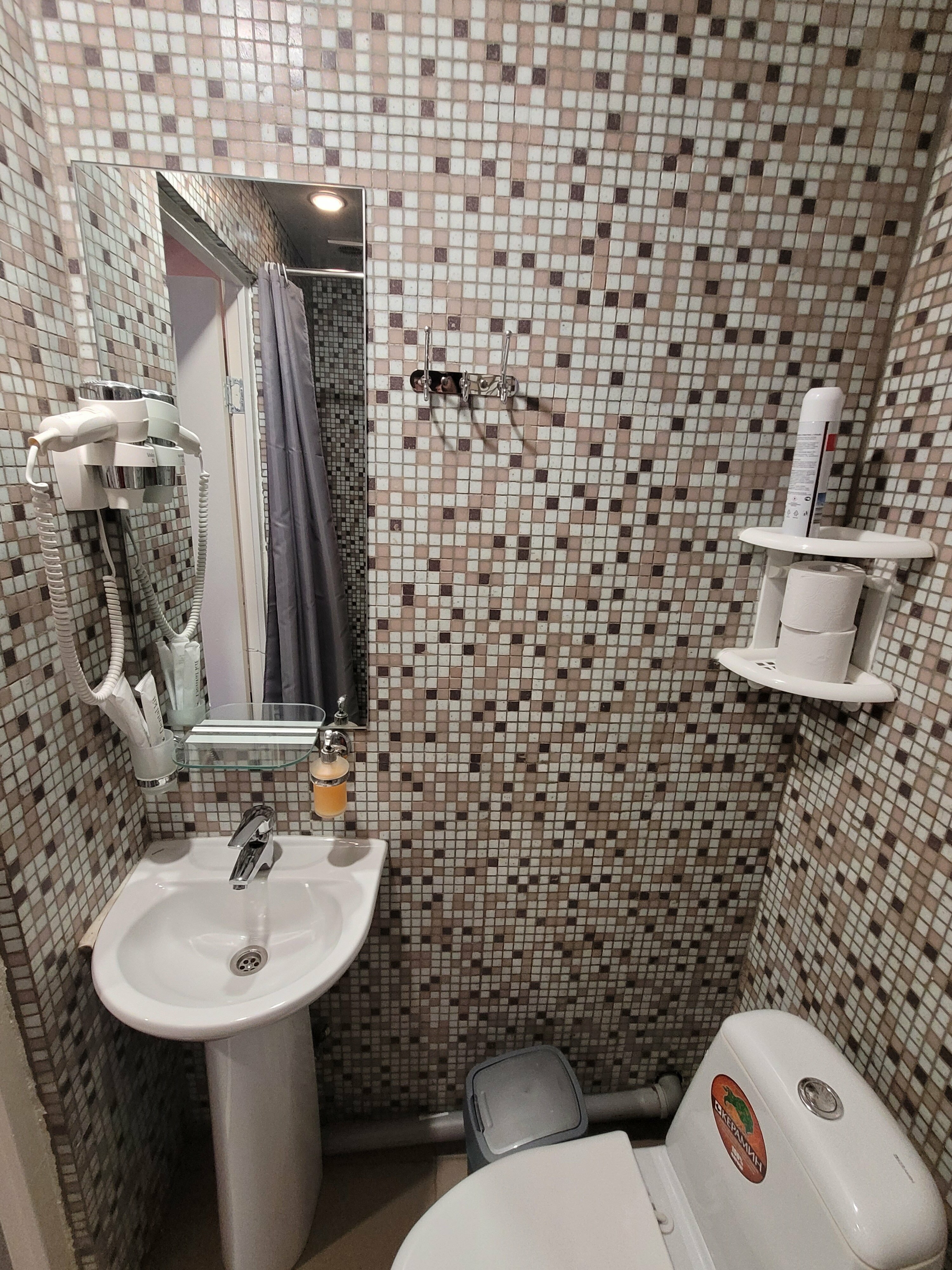 Трехместный номер с видом на горы