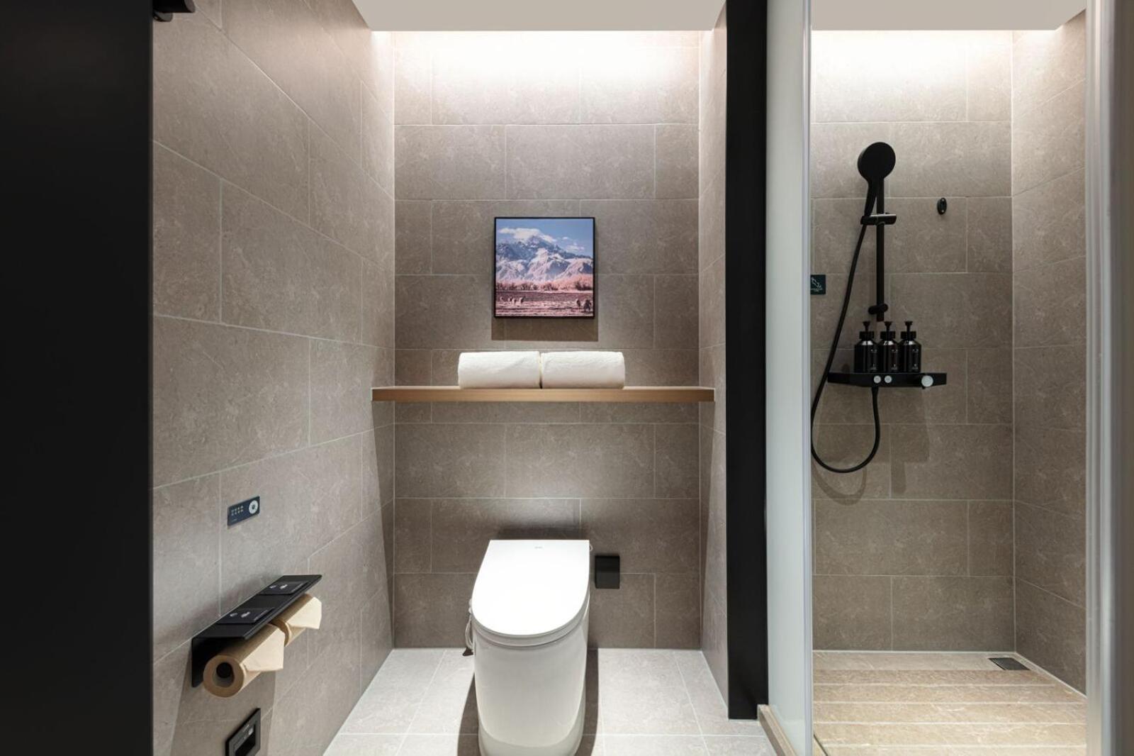 Jimu Twin Room with View