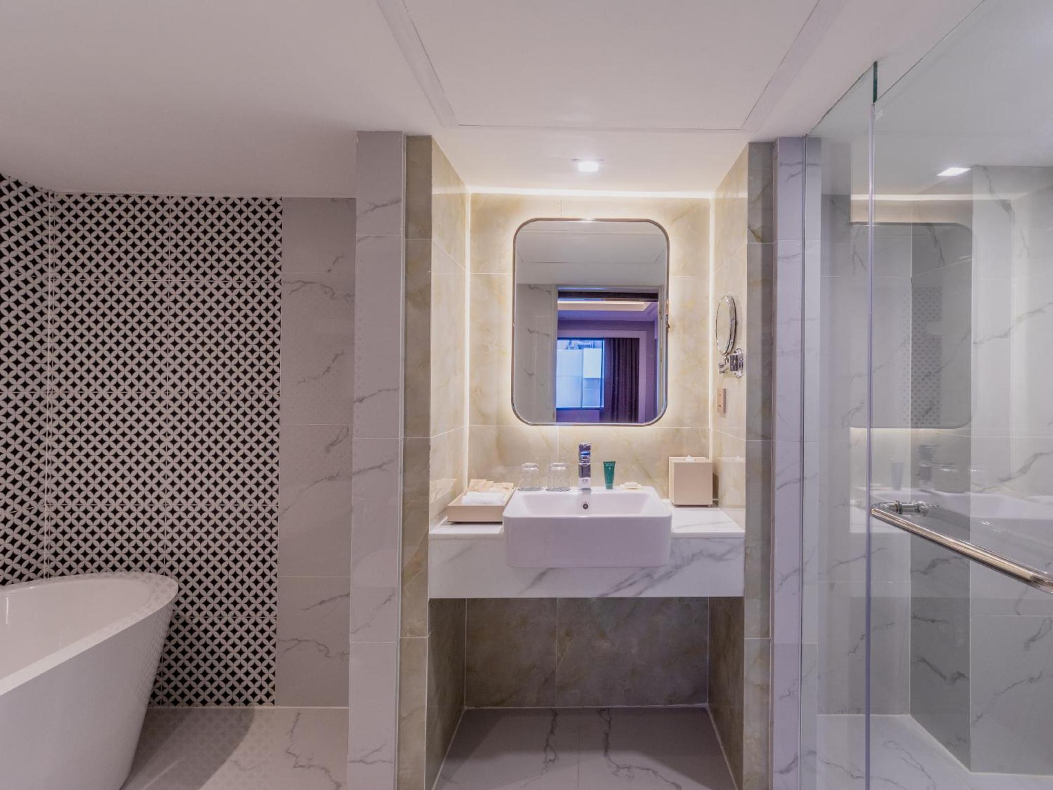 Premier Suite with Club Lounge Access