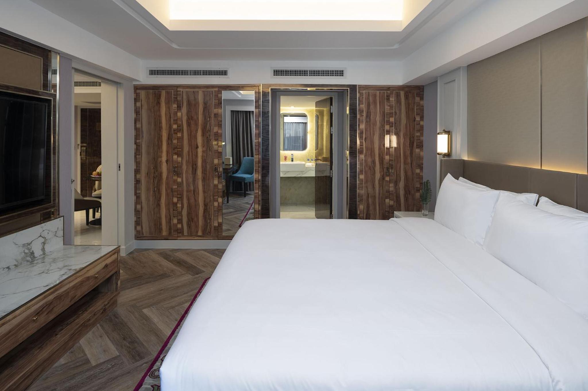 Premier Suite with Club Lounge Access