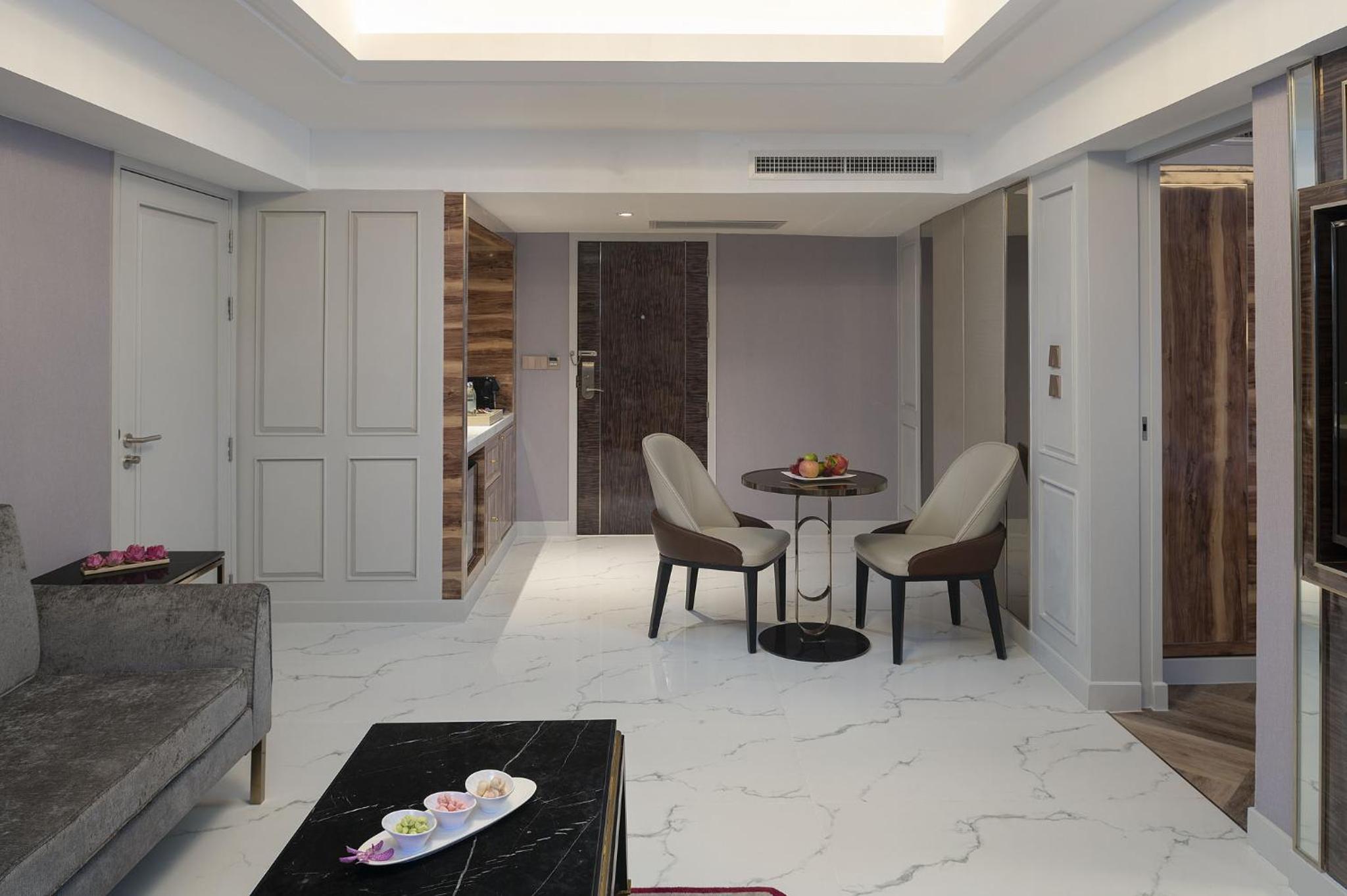Premier Suite with Club Lounge Access