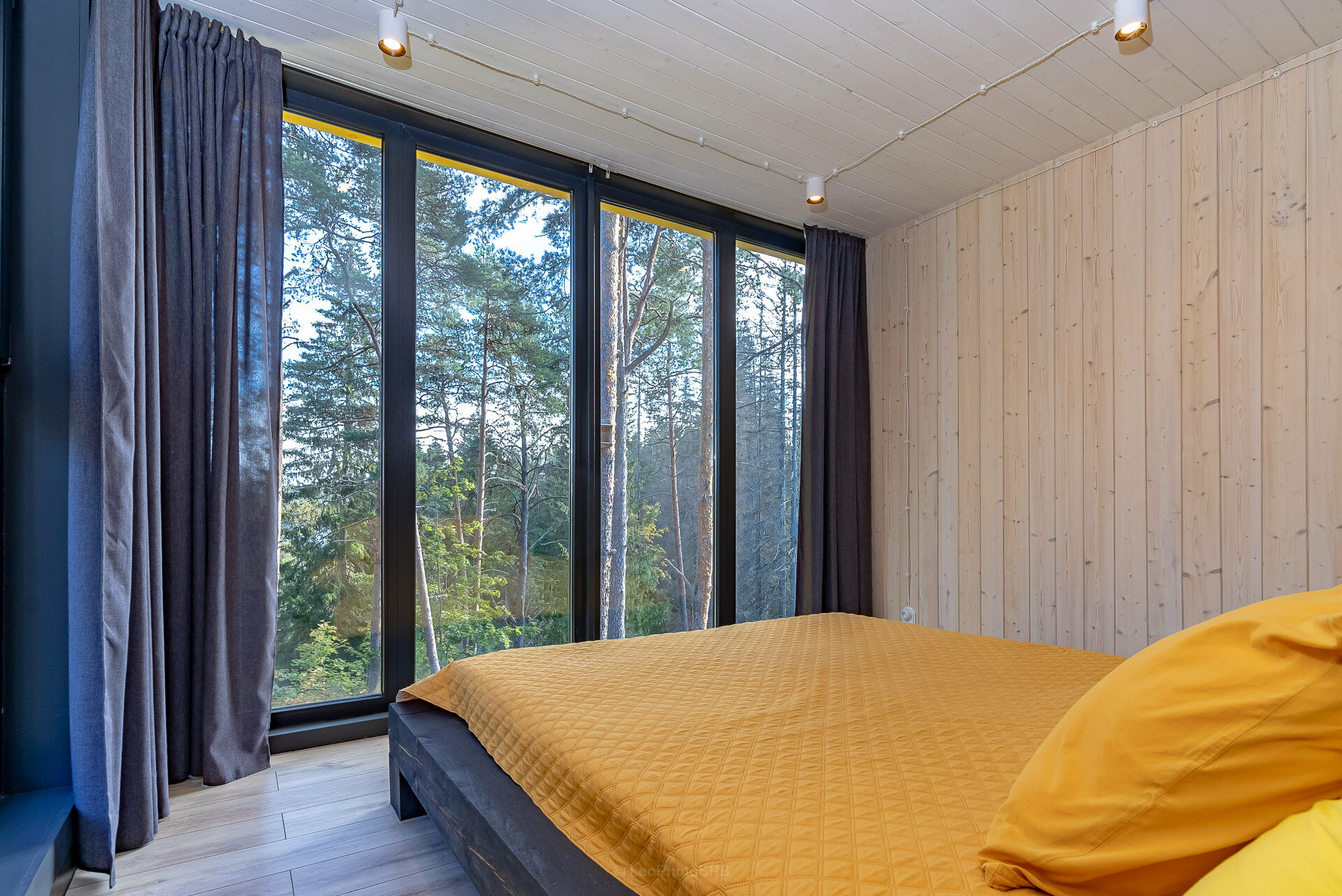 Дом с видом на озеро