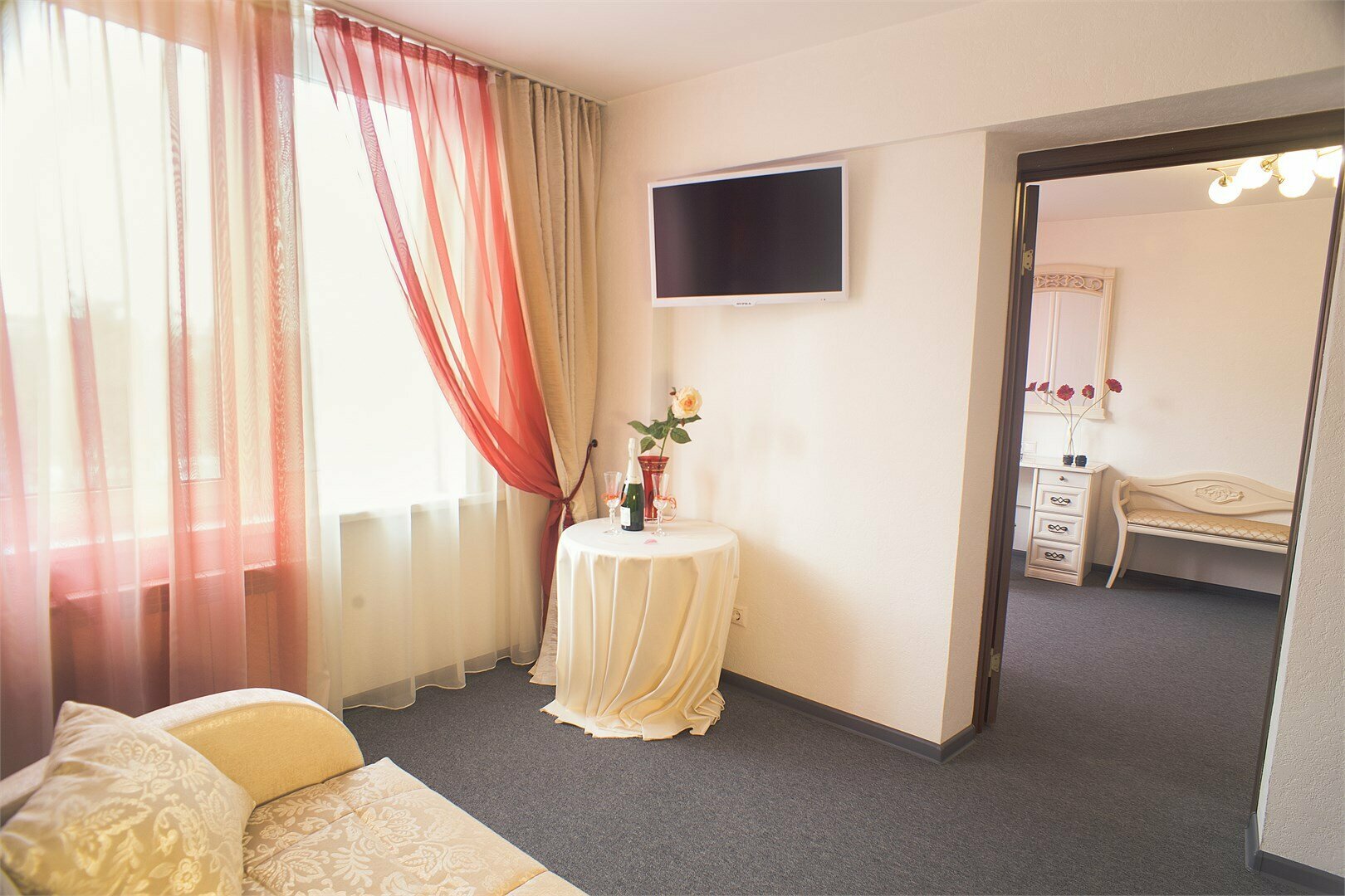 Джуниор Сюит