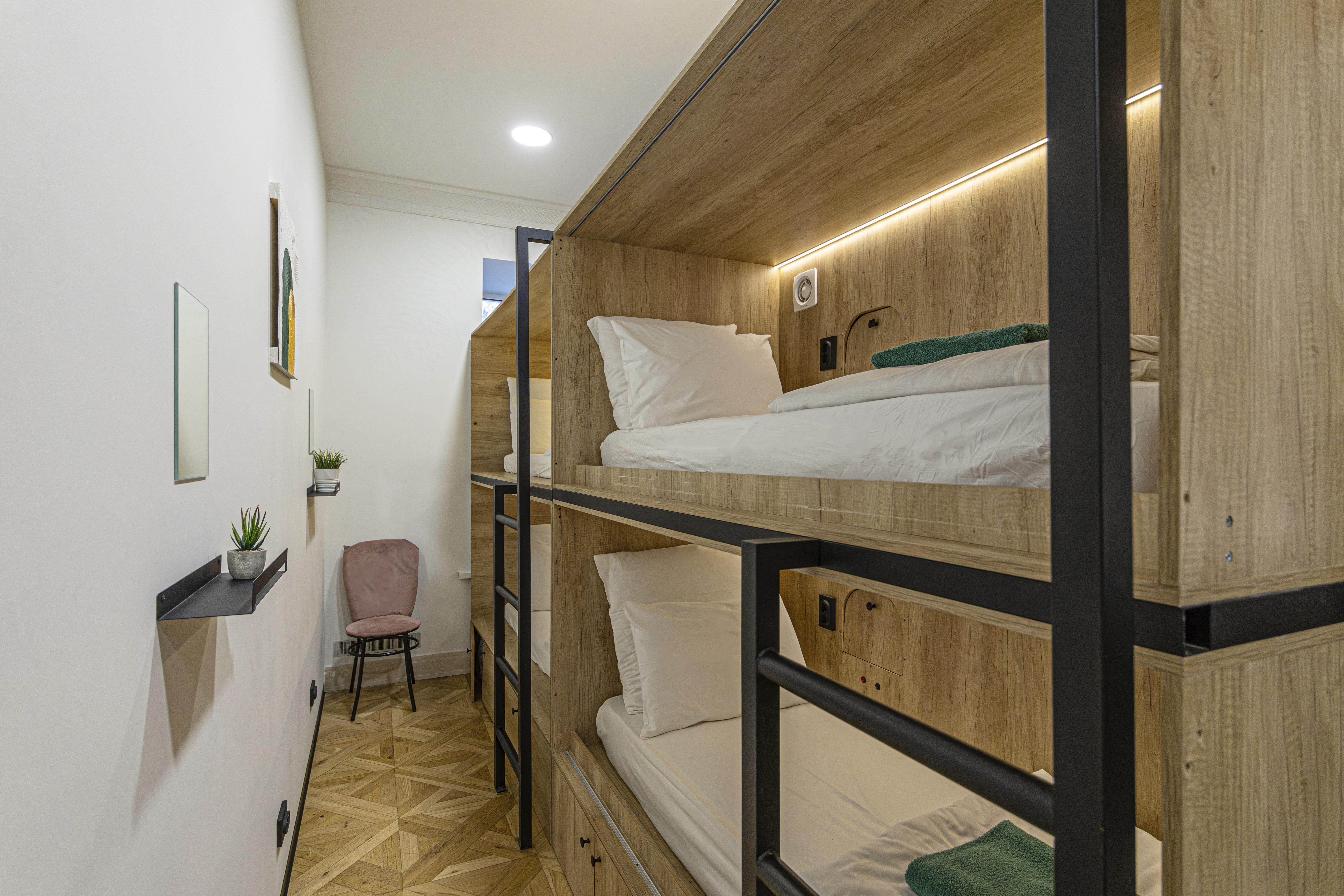 Кровать в общем 6-местном номере