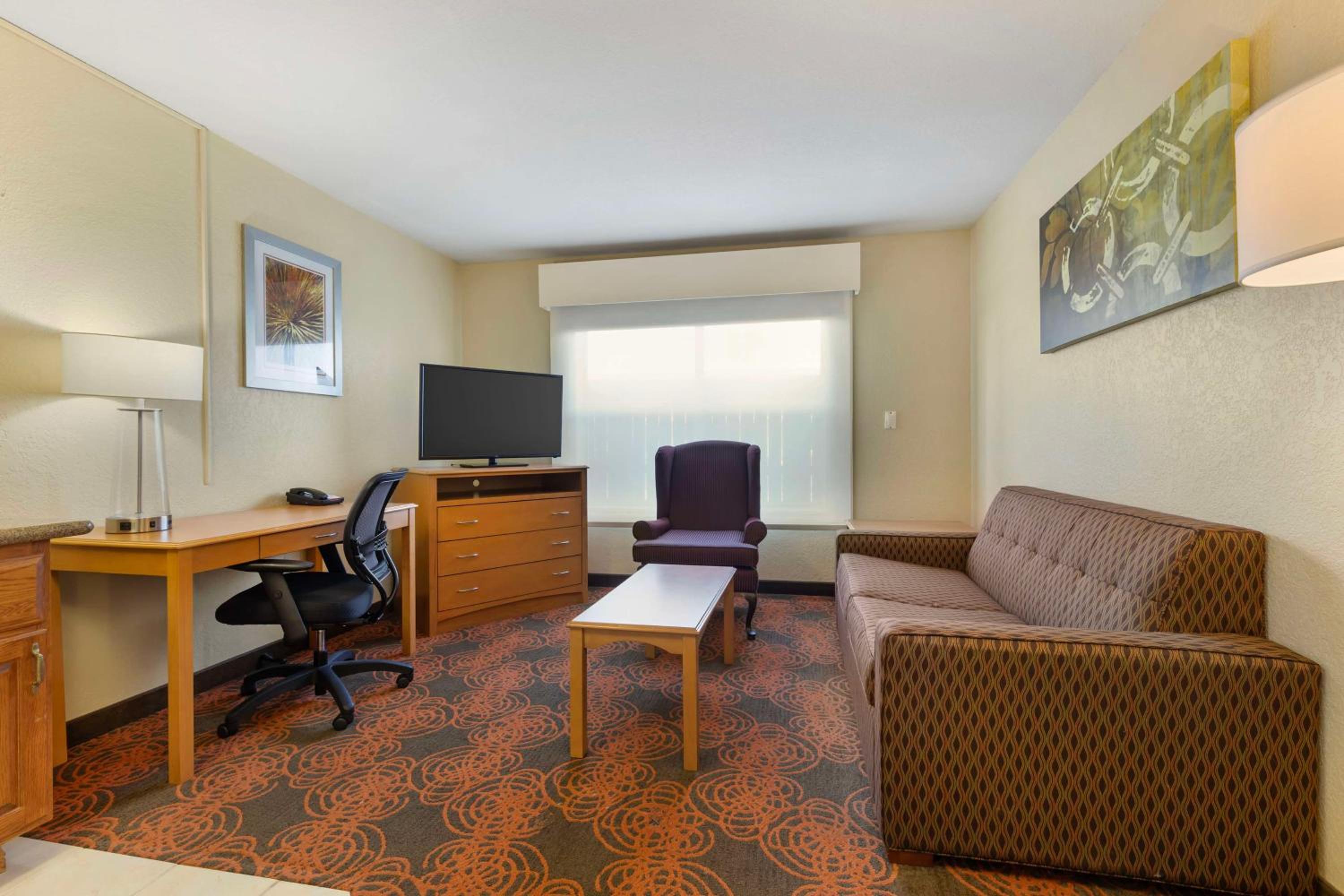 King Suite with Sofa Bed - Disability Access/Non-Smoking