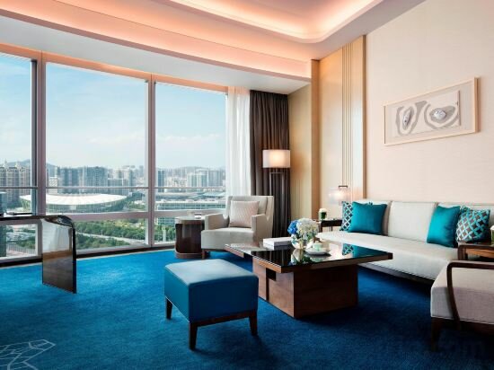 Deluxe City View Suite