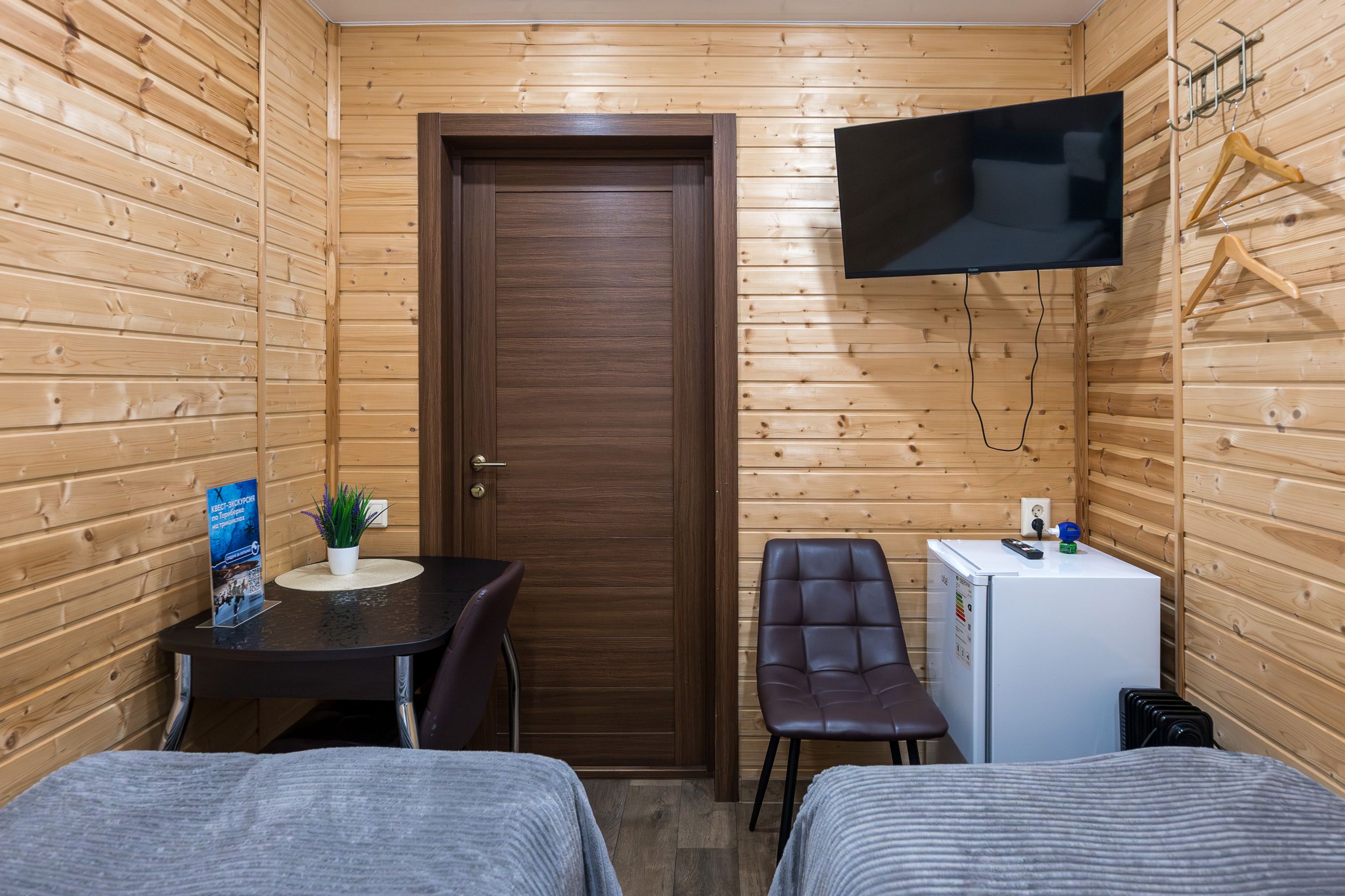 Двухместный номер с 2 отдельными кроватями и общим туалетом