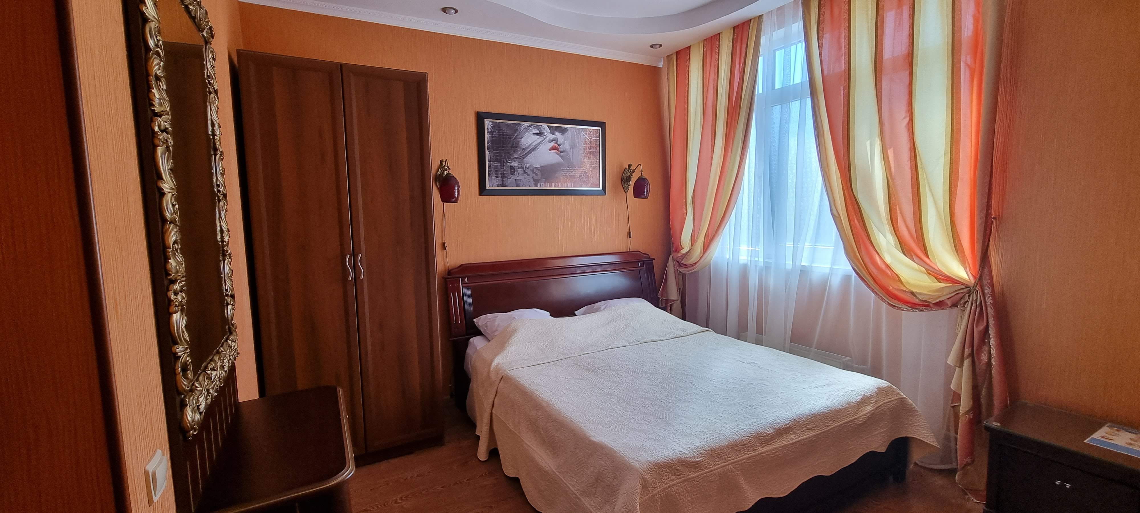 Двухместный номер с большой кроватью