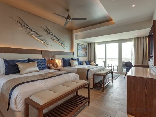 Luxury Presidential Two Bedroom Sunset View Suite Diamond Club