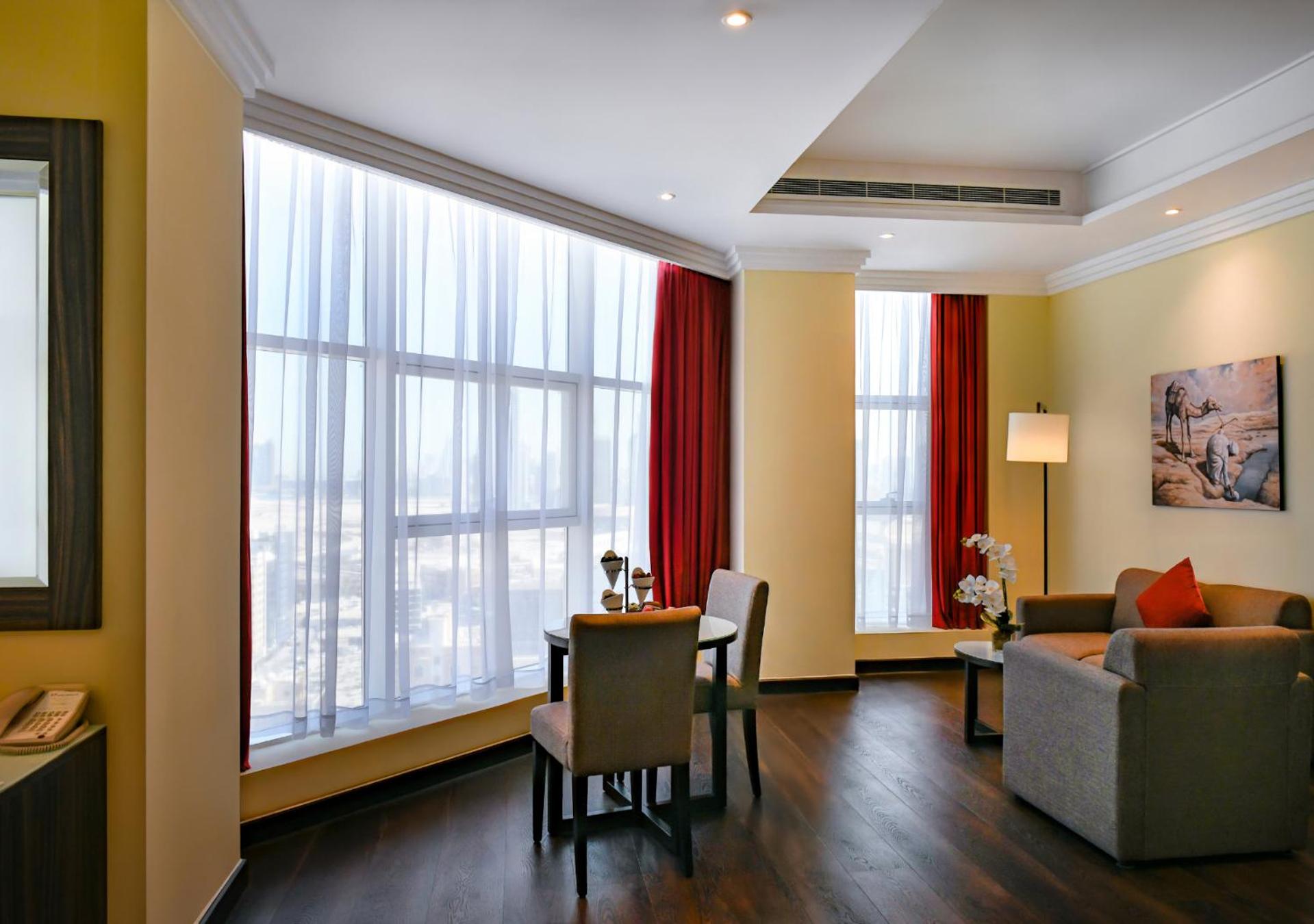 Deluxe Suite with Vista 27 Lounge Access 