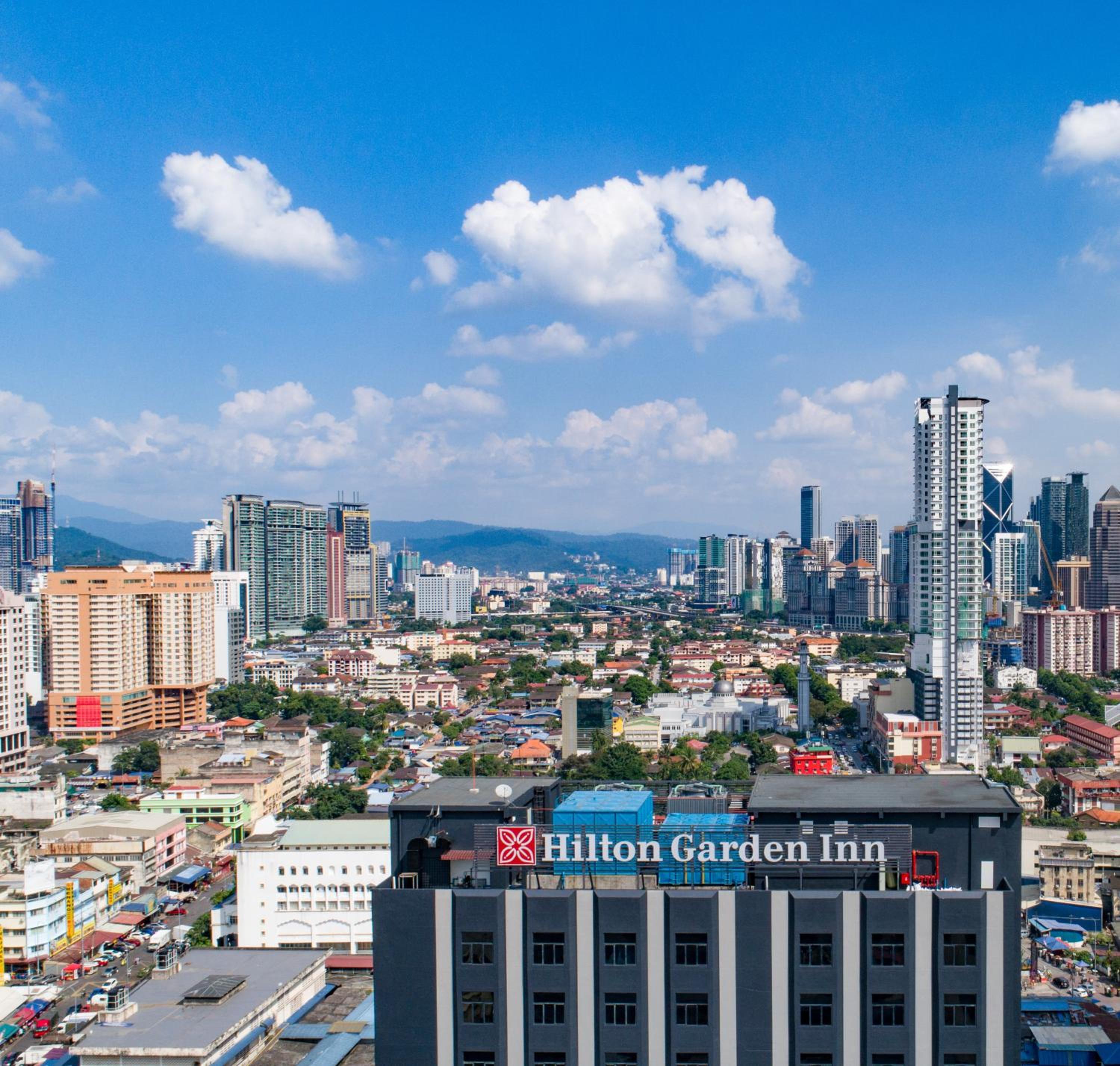 Queen Guest Room with City View
