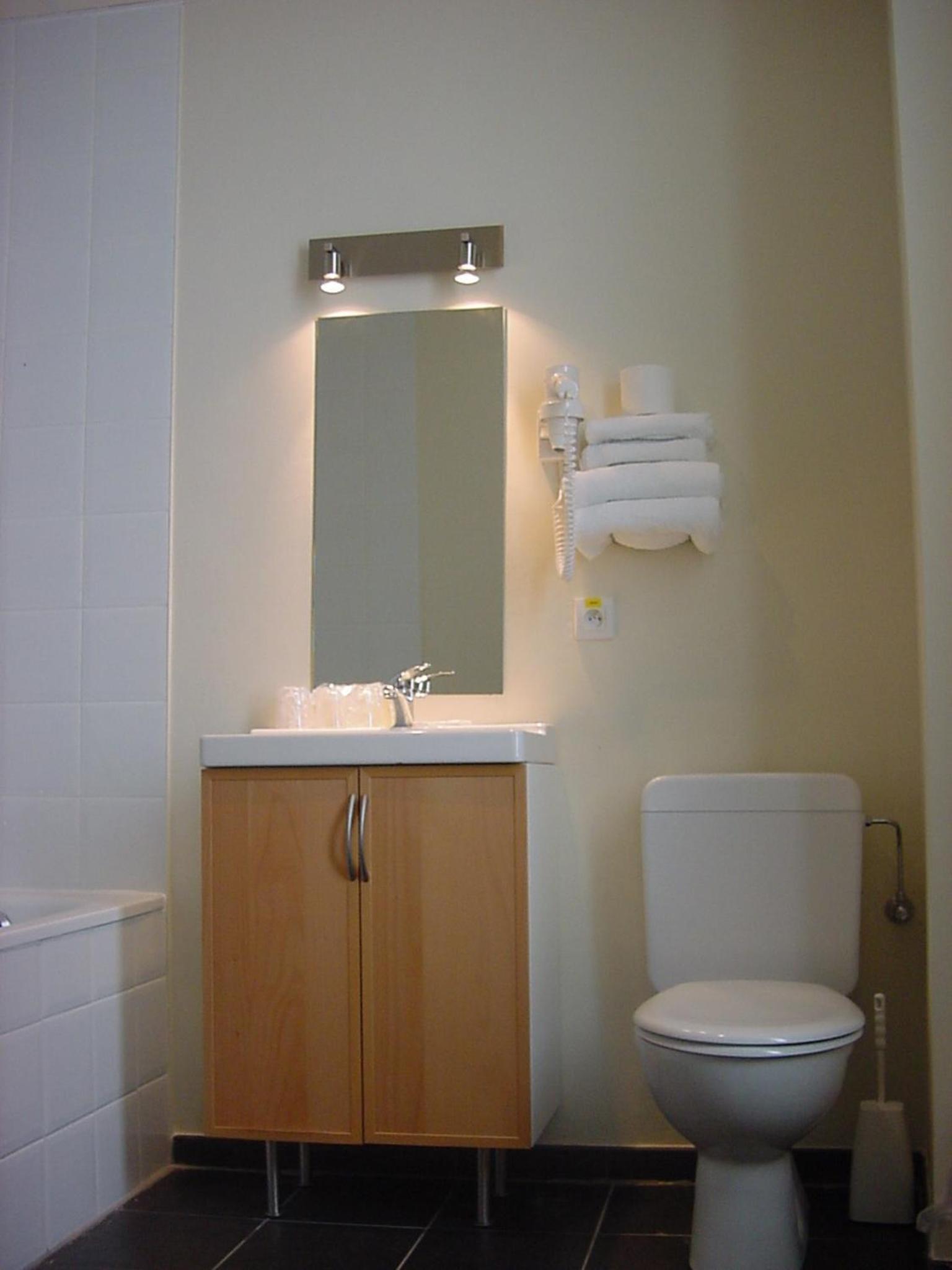 Budget Triple Room with Private Bath