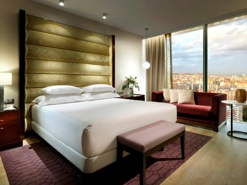 High Floor King Room With Deluxe City View And Club Access в Hyatt Regency Barcelona Tower