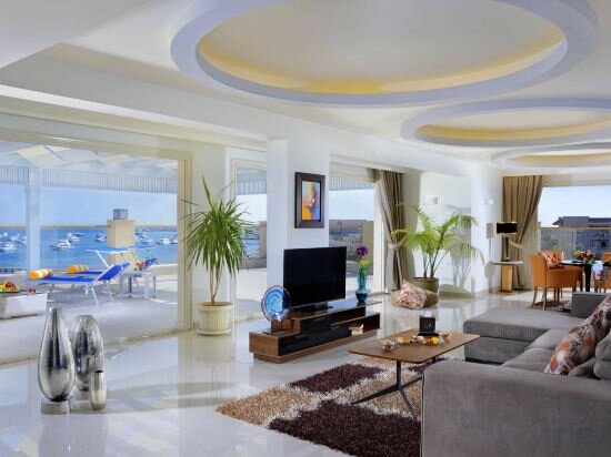 Suite With Sea View And Jacuzzi