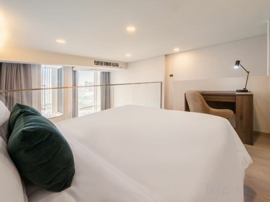 One Bedroom Duplex Suite King