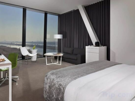 The Level Premium Room