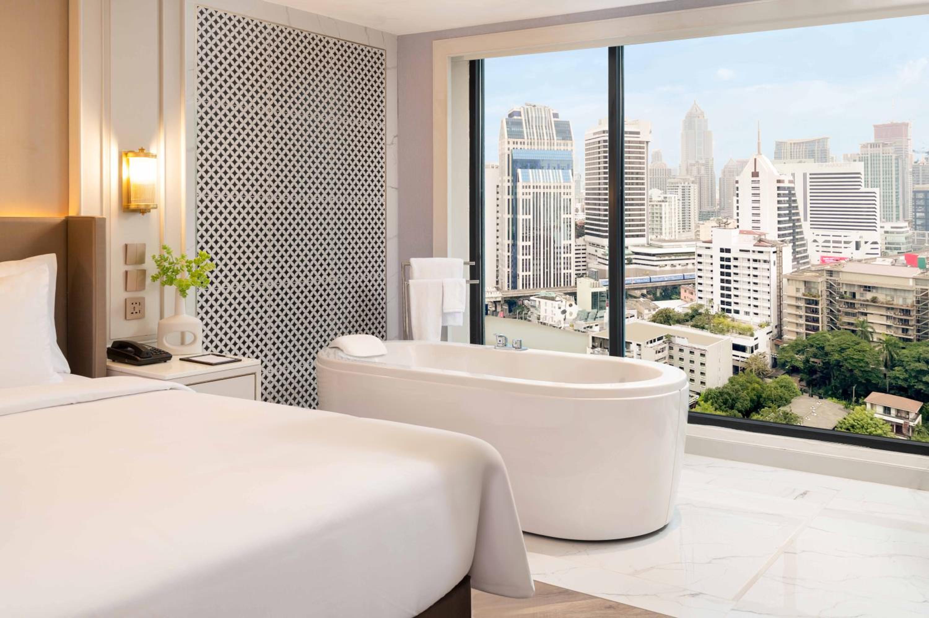 Jacuzzi Corner with Club Lounge Access